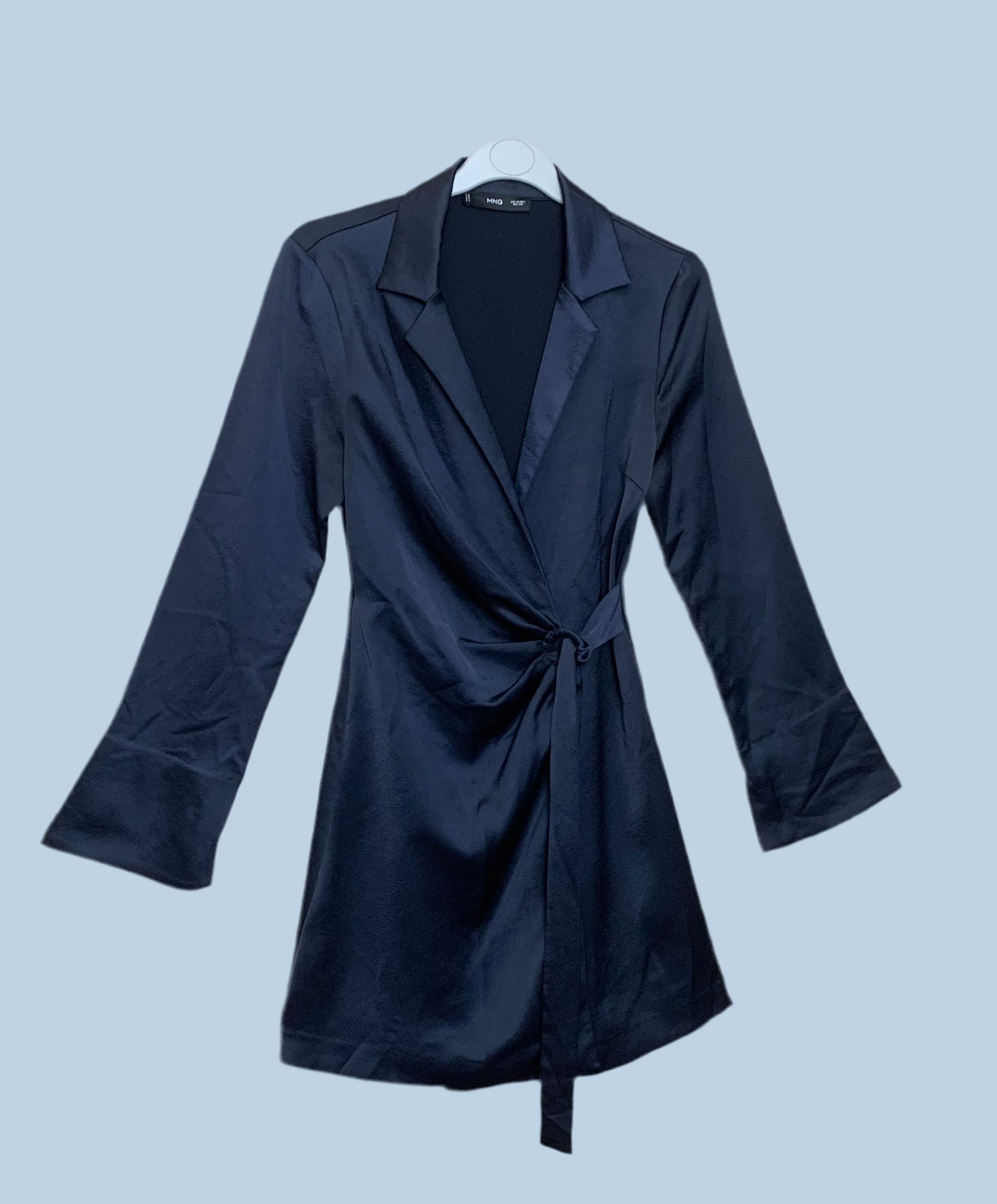 Robe portefeuille satinée bleu nuit – Mango