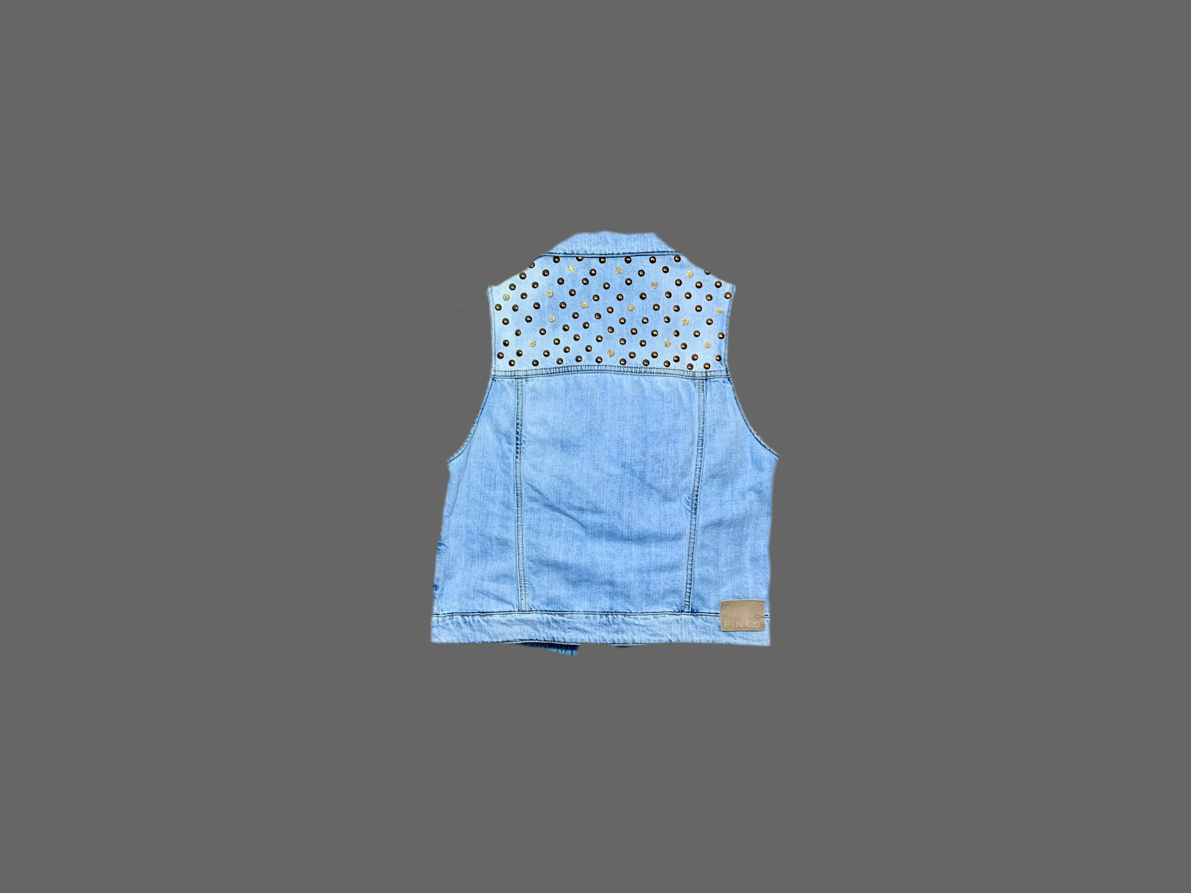 Veste en jean sans manches cloutée – Pinko –