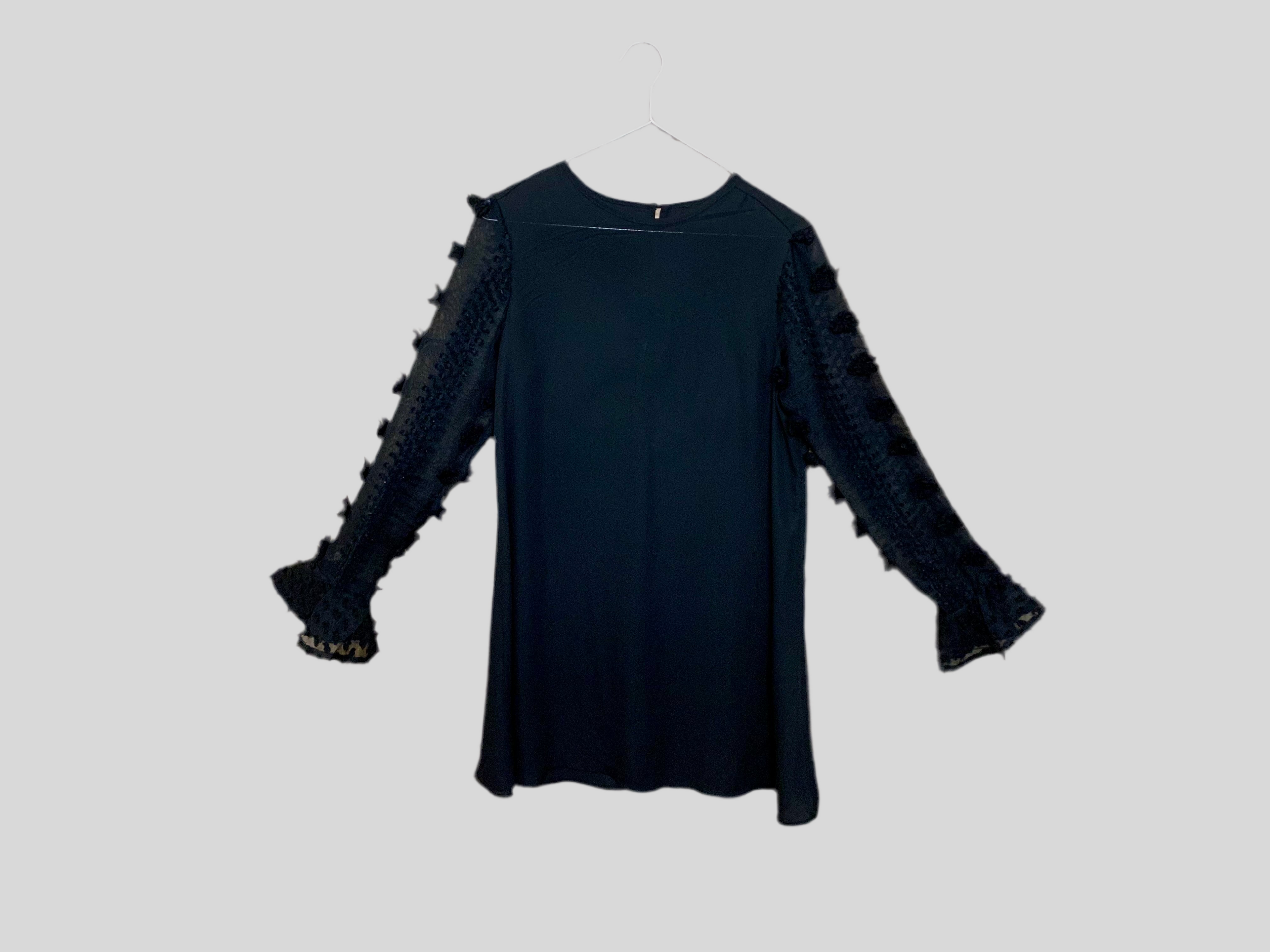 Tunique noire -  manches bouffantes