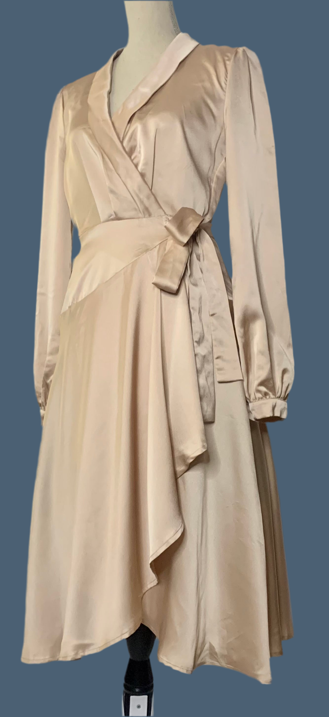 Robe portefeuille satinée - beige champagne Boohoo