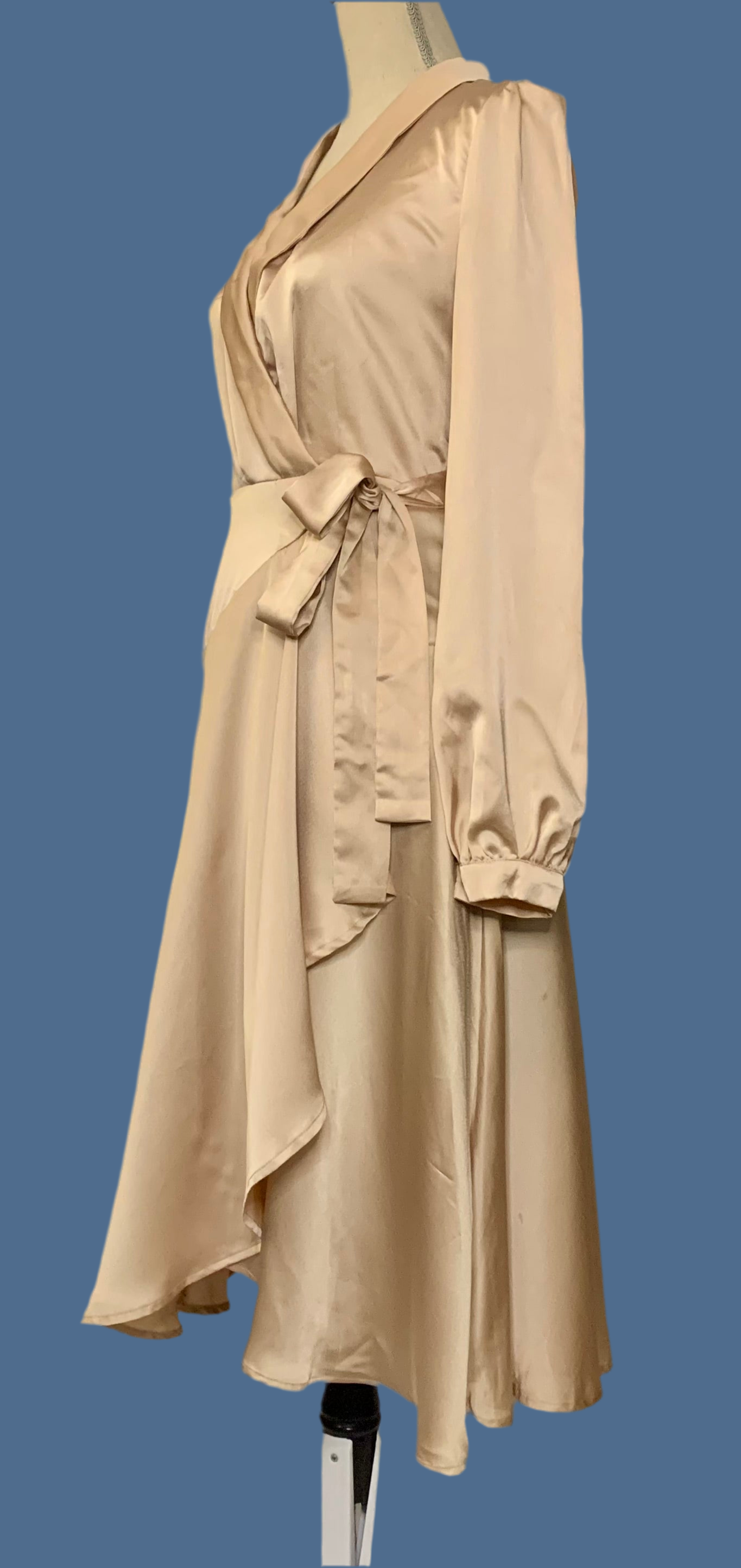 Robe portefeuille satinée - beige champagne Boohoo