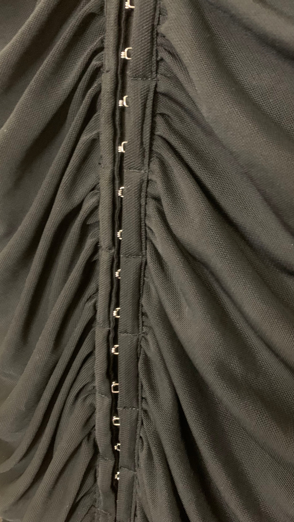 Mini-robe froncée noire à manches longues en tulle - petite