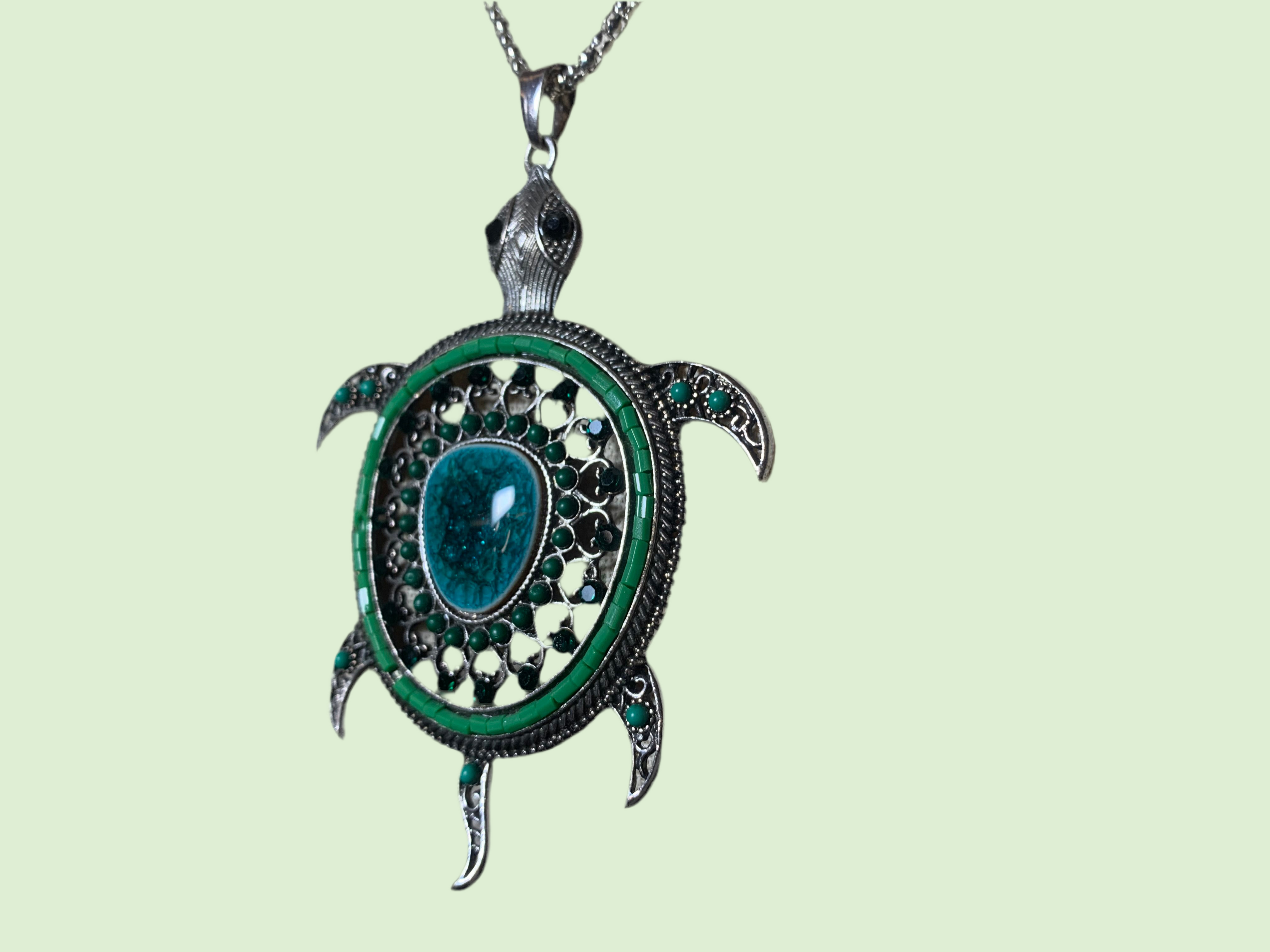 Collier pendentif tortue marine argentée - pierre turquoise