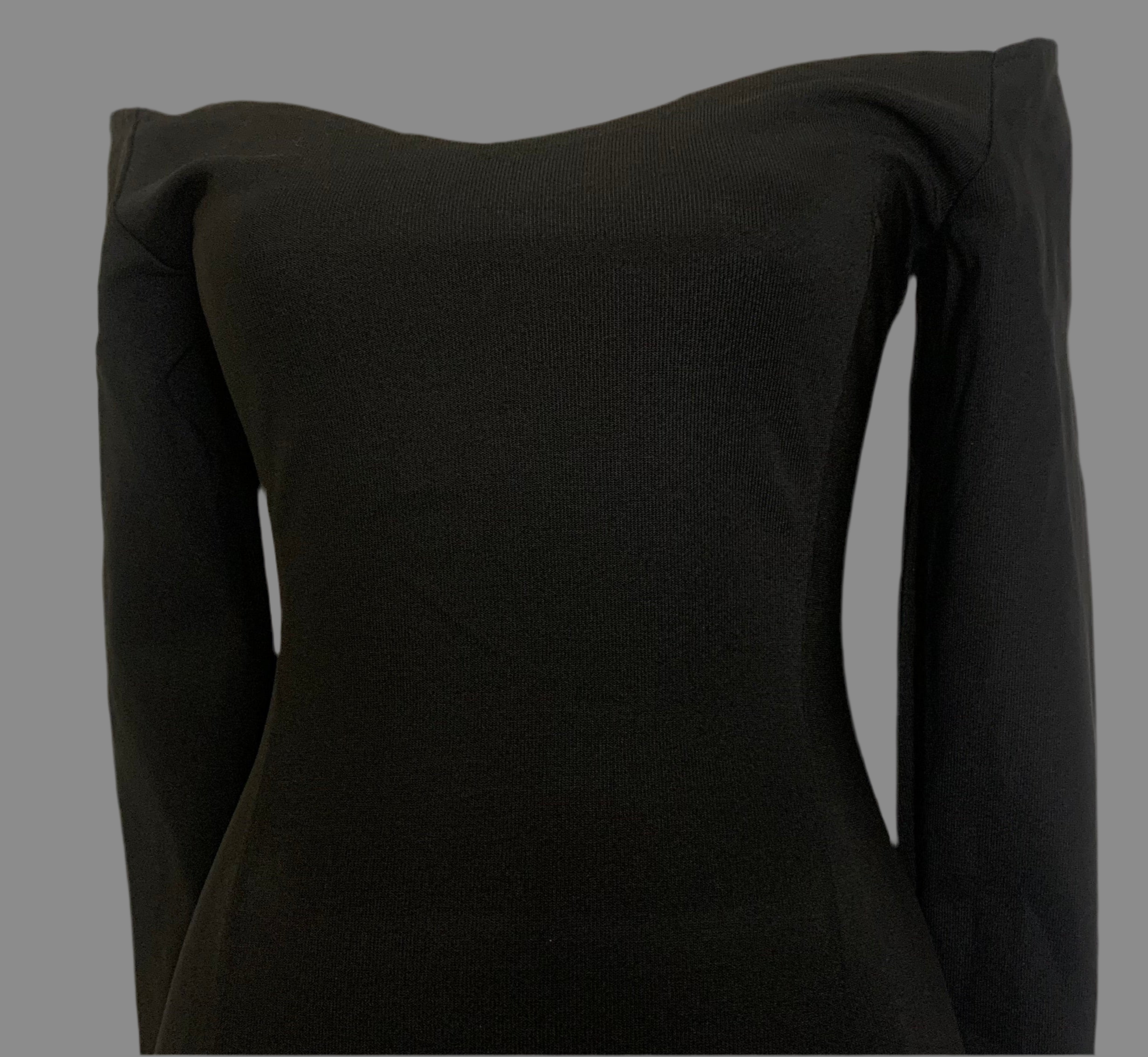 Robe Noire Vintage  – Épaules Dénudées –WINI