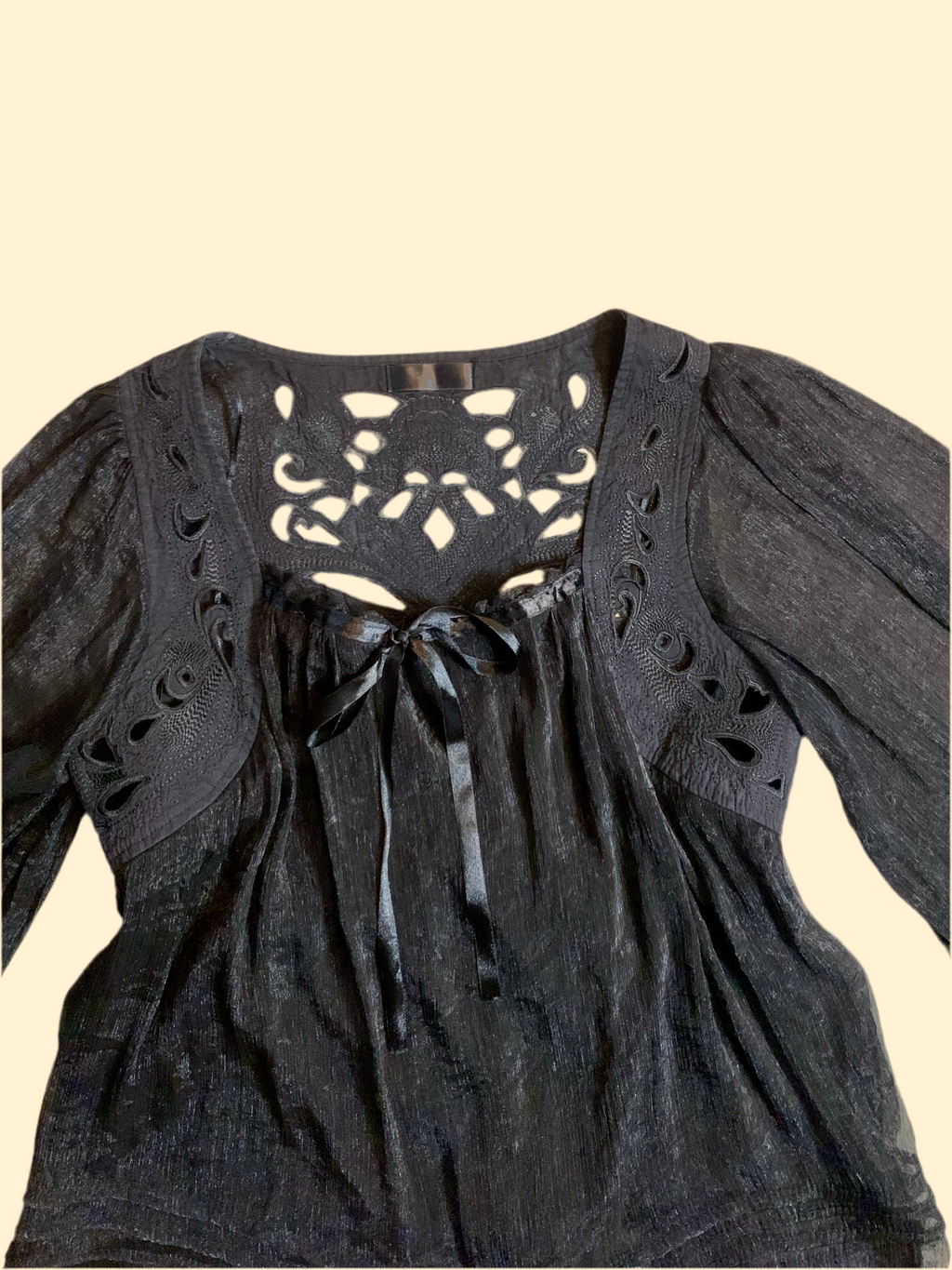 Blouse noire ajourée