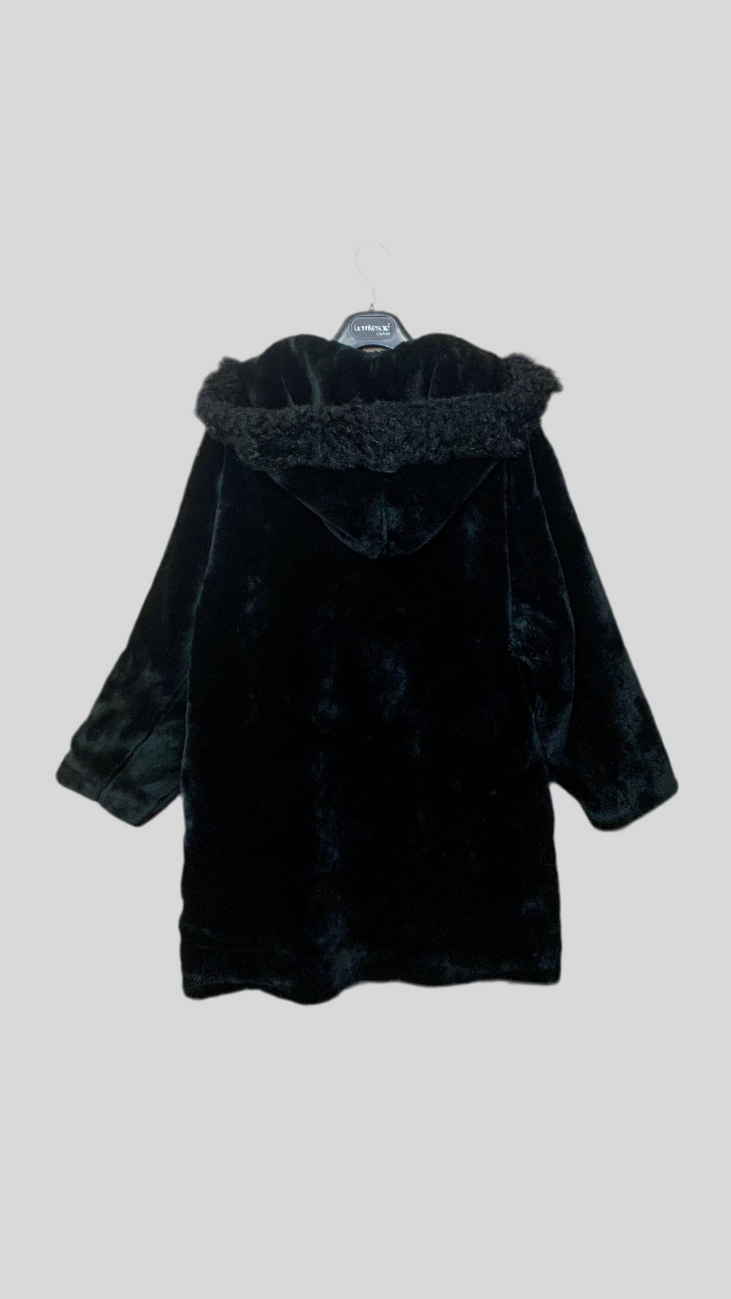 Manteau noir en fausse fourrure – Yessica