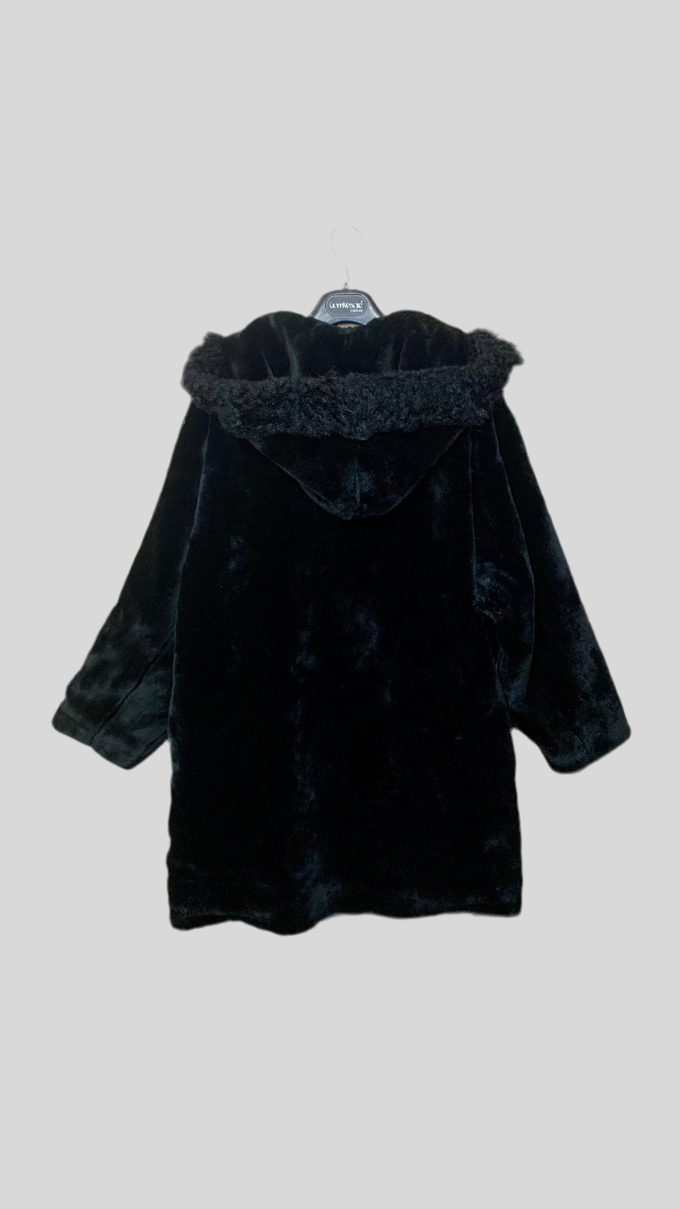 Manteau noir en fausse fourrure – Yessica