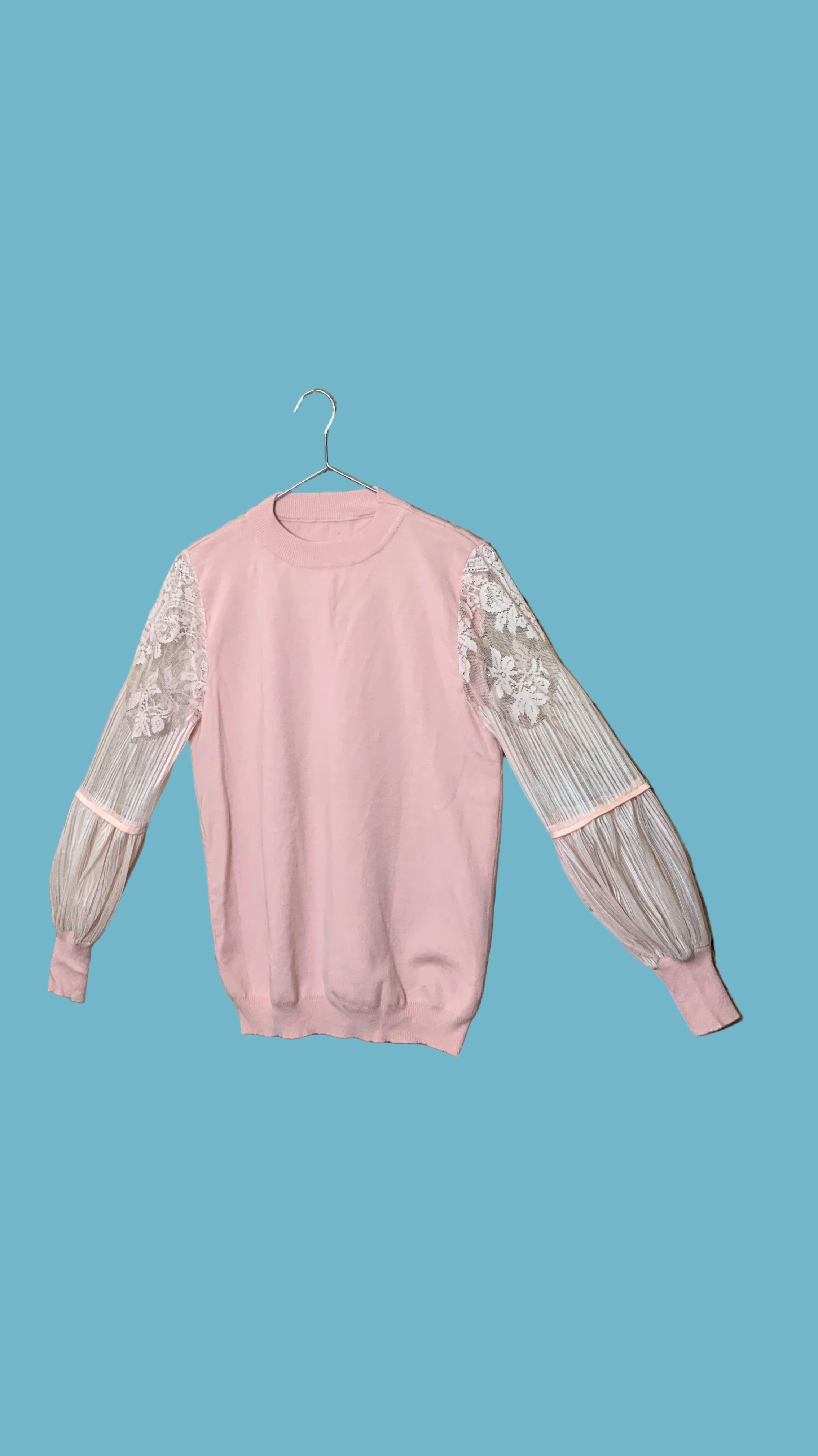 Pull rose en maille et manches en dentelle – Taille estimée M