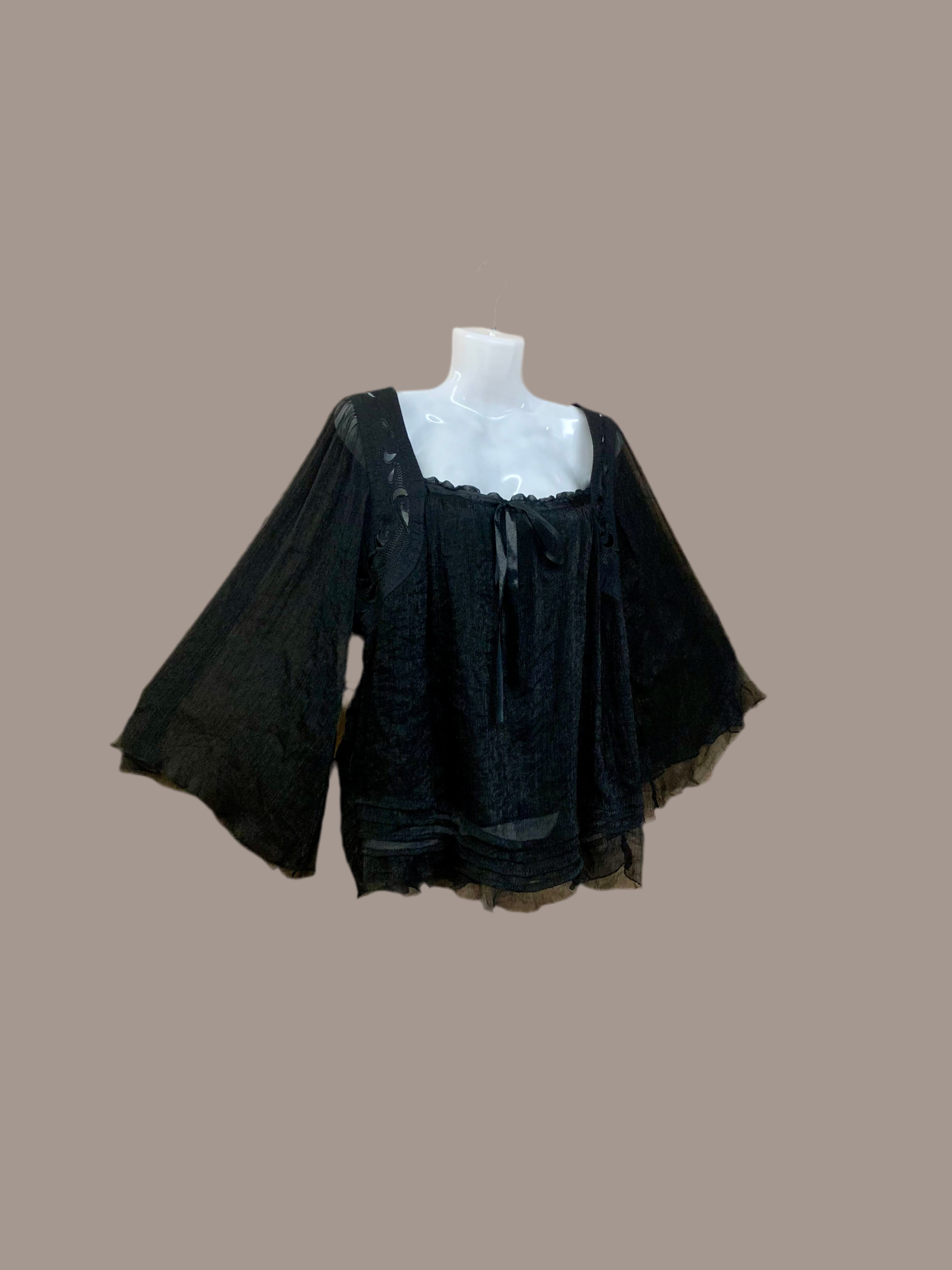 Blouse noire ajourée
