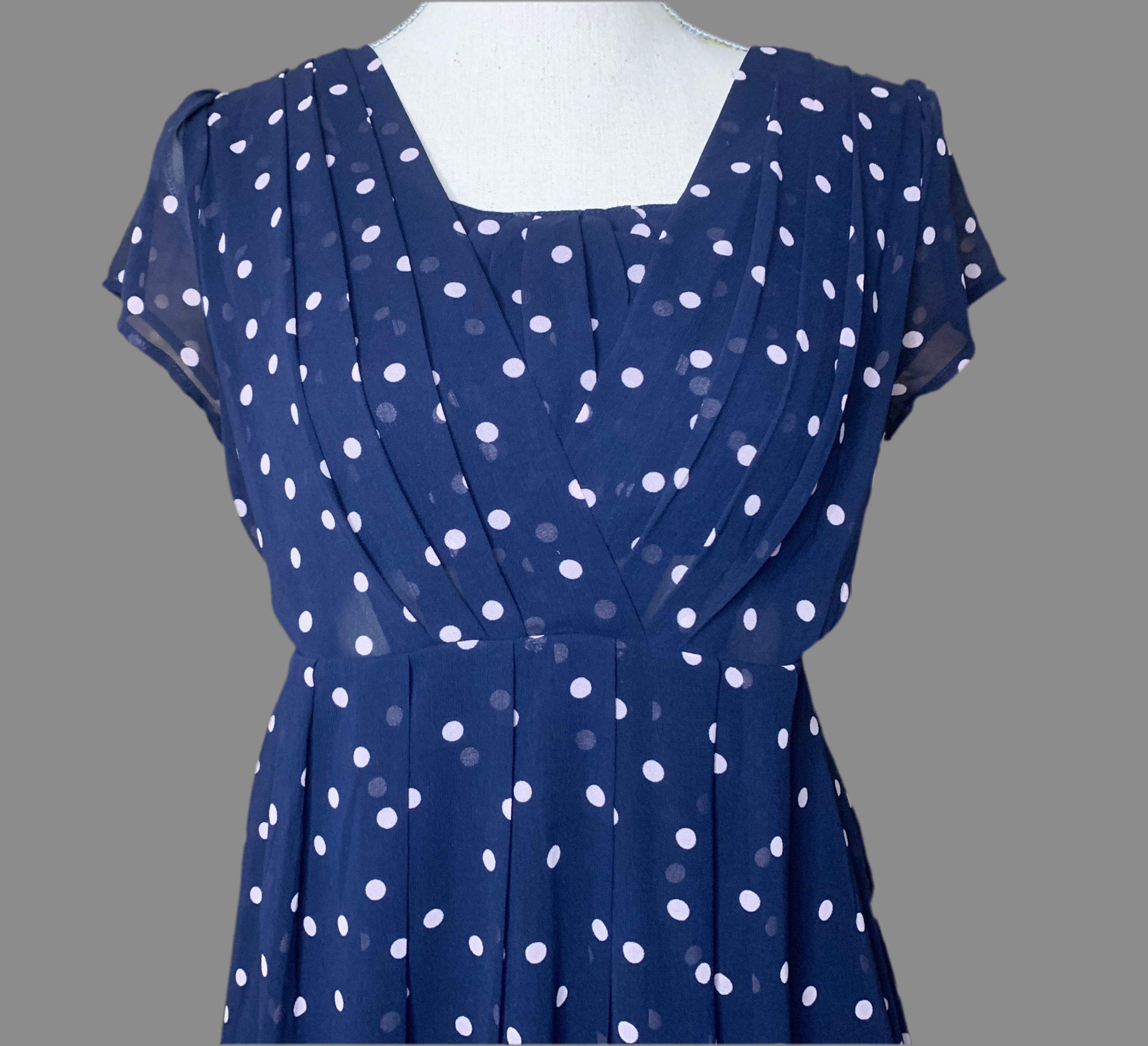 Robe bleu marine à pois roses – Séraphine