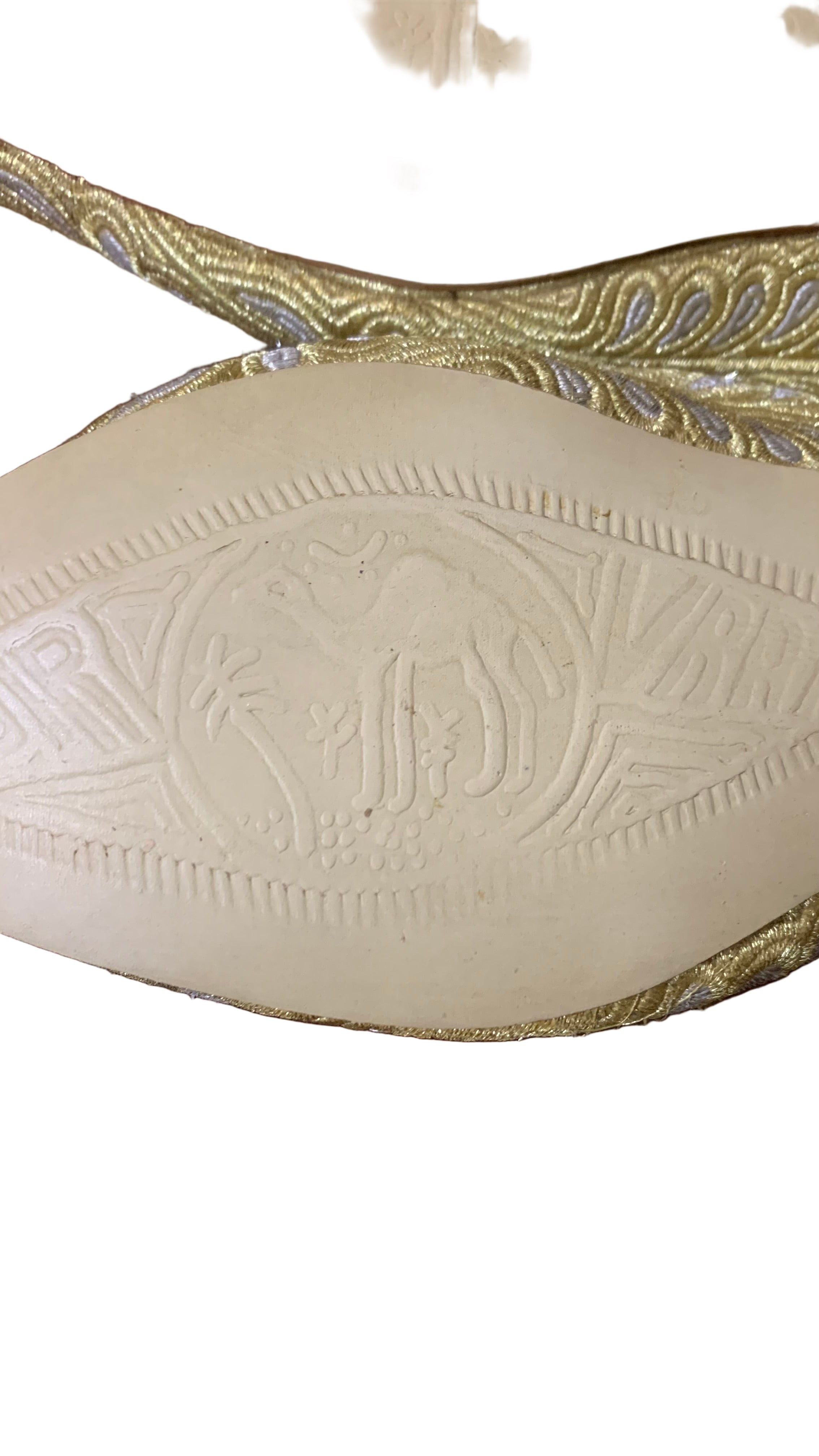 Babouches marocaines artisanales dorées et argentées – Taille 39
