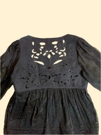 Blouse noire ajourée
