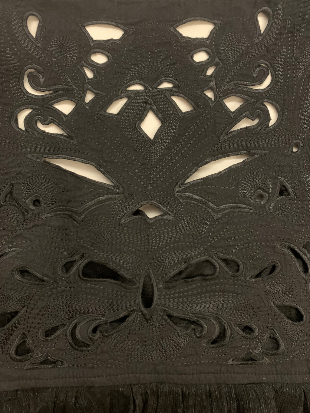 Blouse noire ajourée
