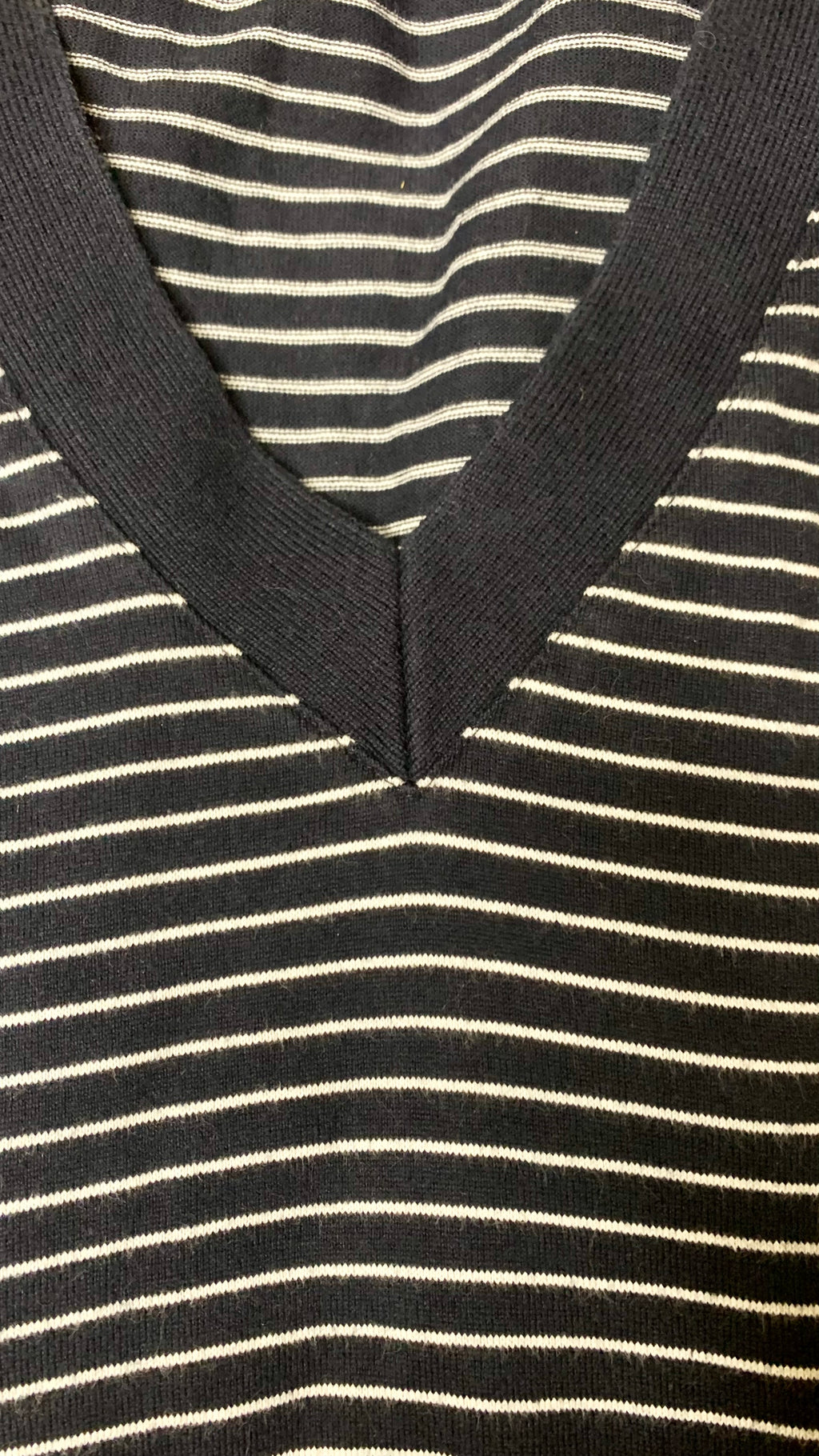 Pull col V bleu marine à rayures blanches – Zara Man