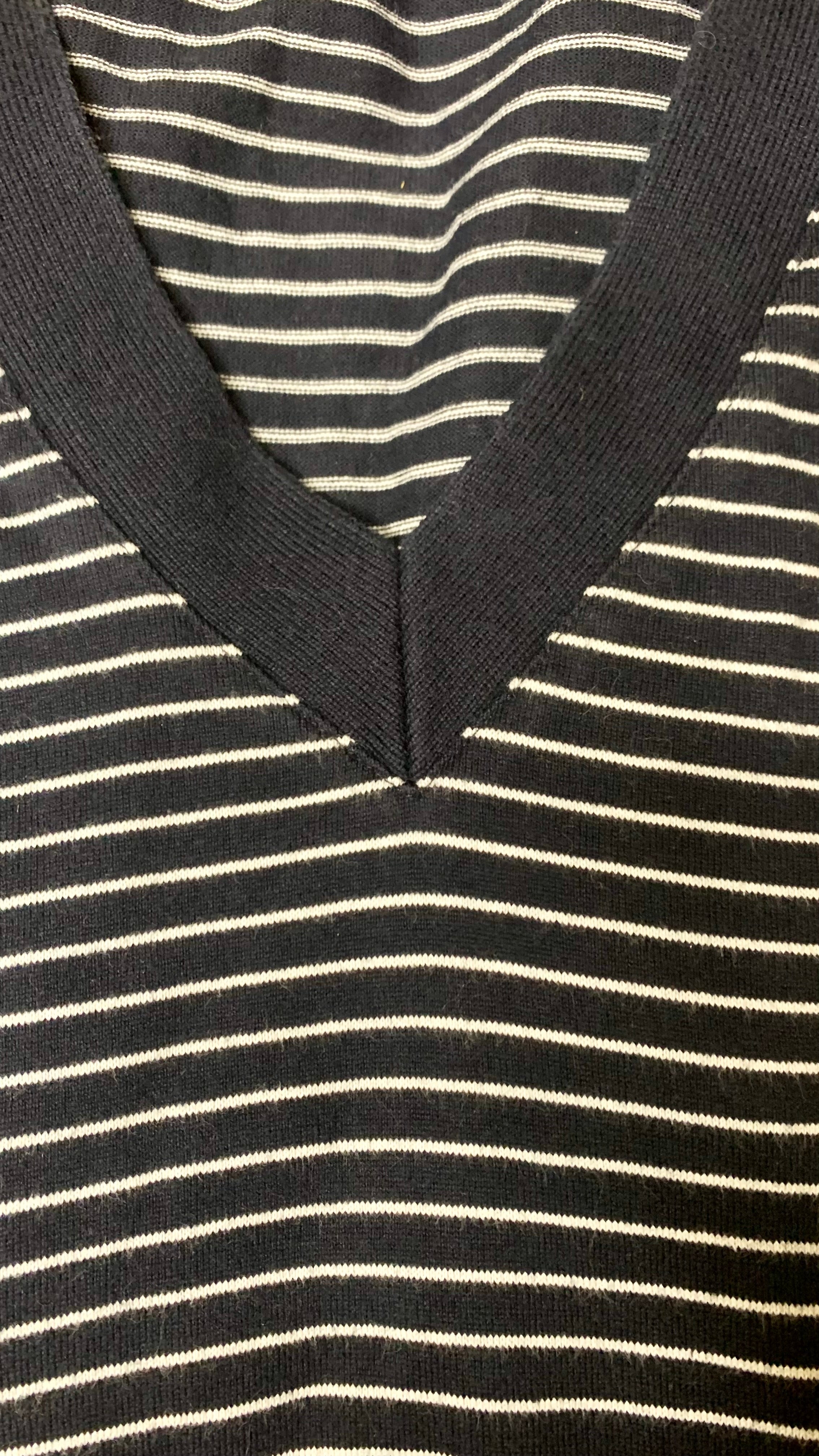 Pull col V bleu marine à rayures blanches – Zara Man