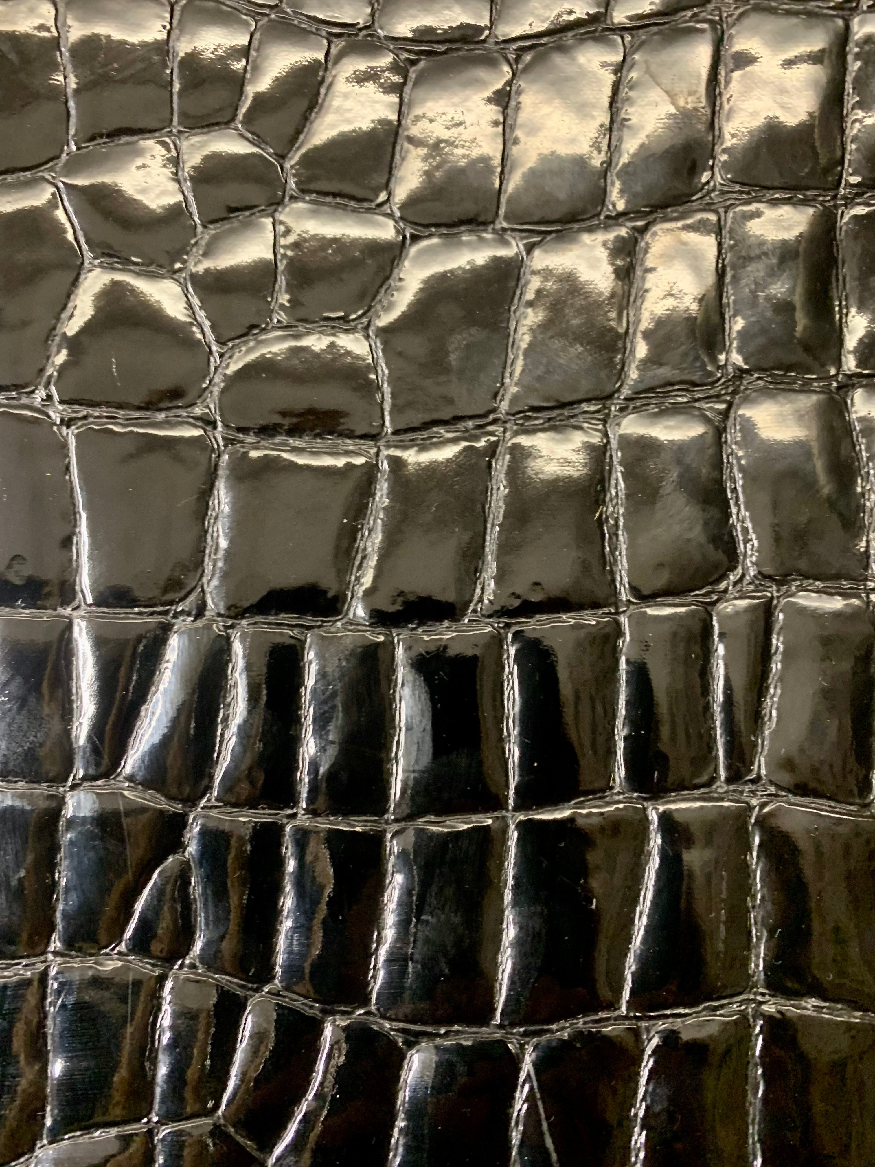 Sac à main noir effet croco vernis