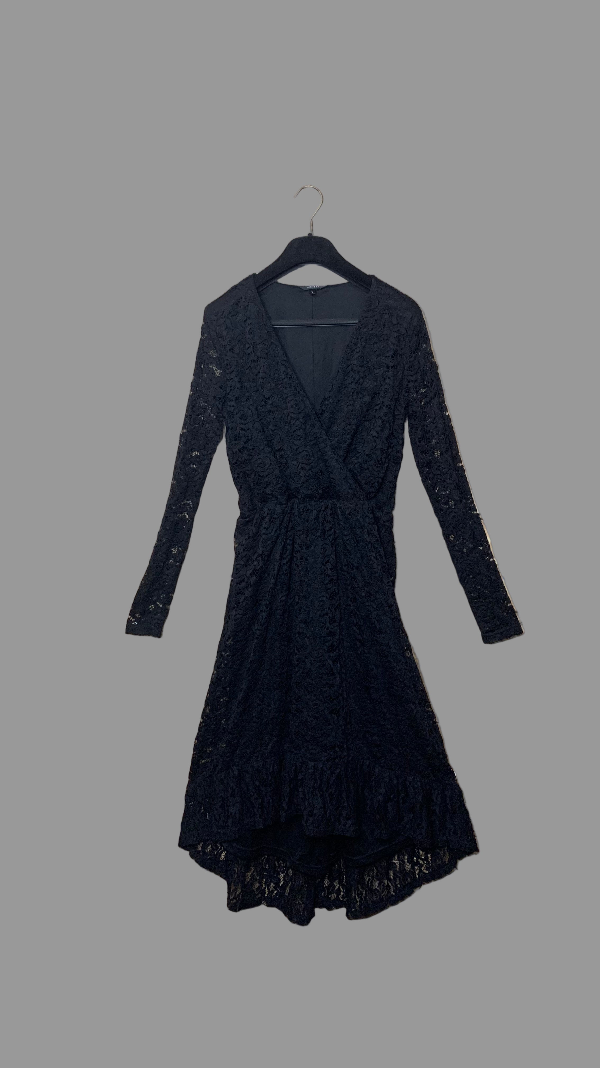 Robe noire en dentelle à volants – mbyM – Taille S / 36