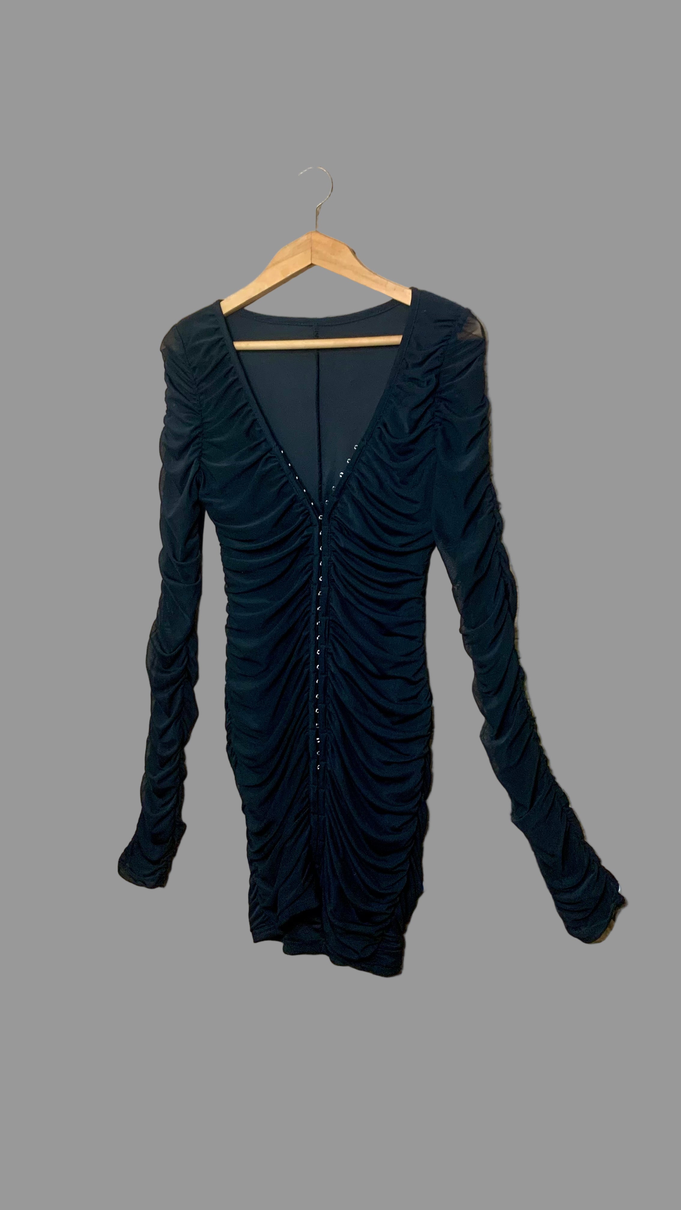 Mini-robe froncée noire à manches longues en tulle - petite