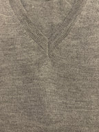 Pull homme col V en maille fine – Gris anthracite chiné