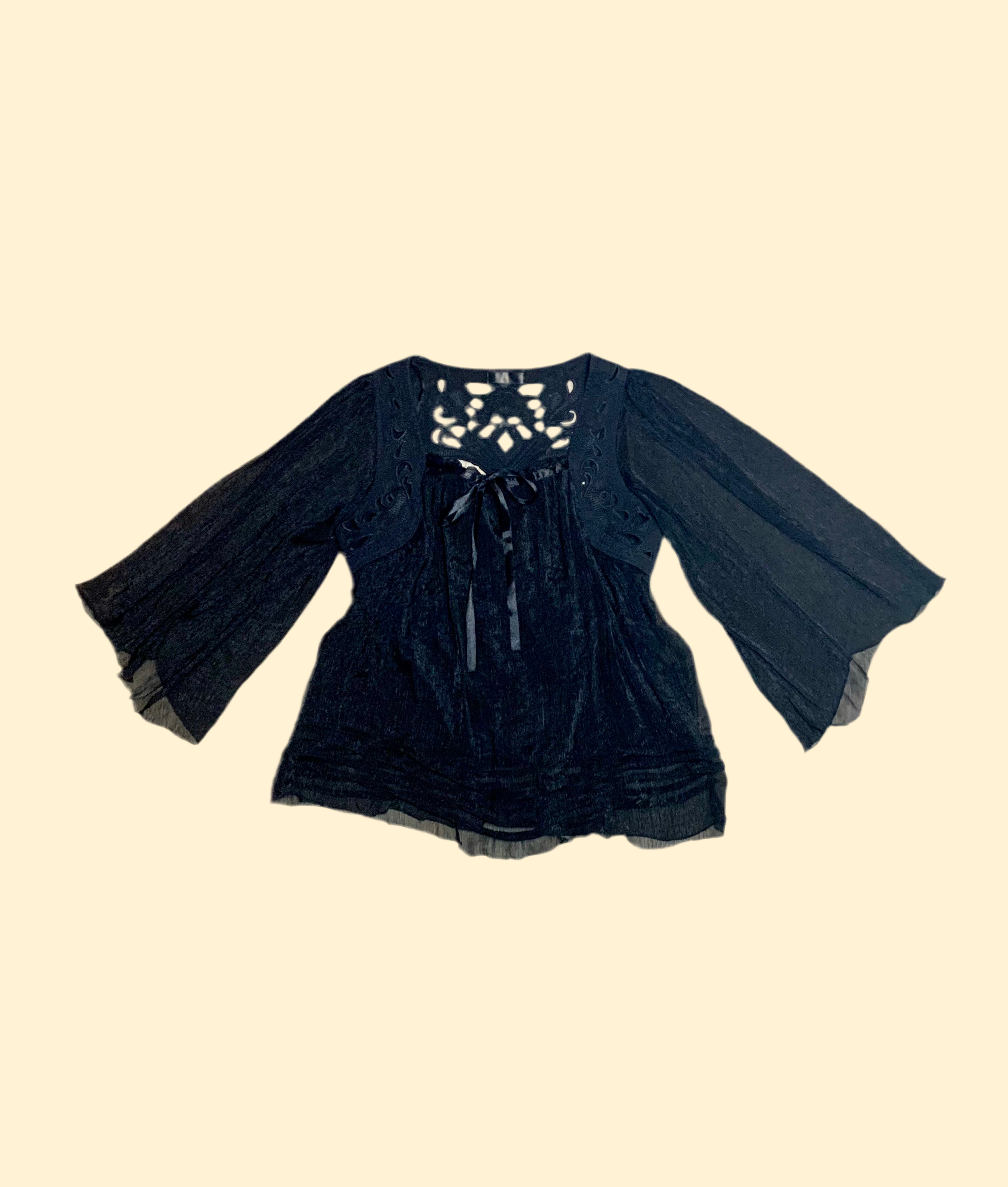 Blouse noire ajourée