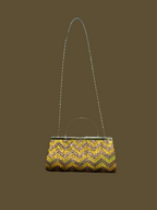 Sac pochette doré et marron à sequins – motif géométrique chevrons