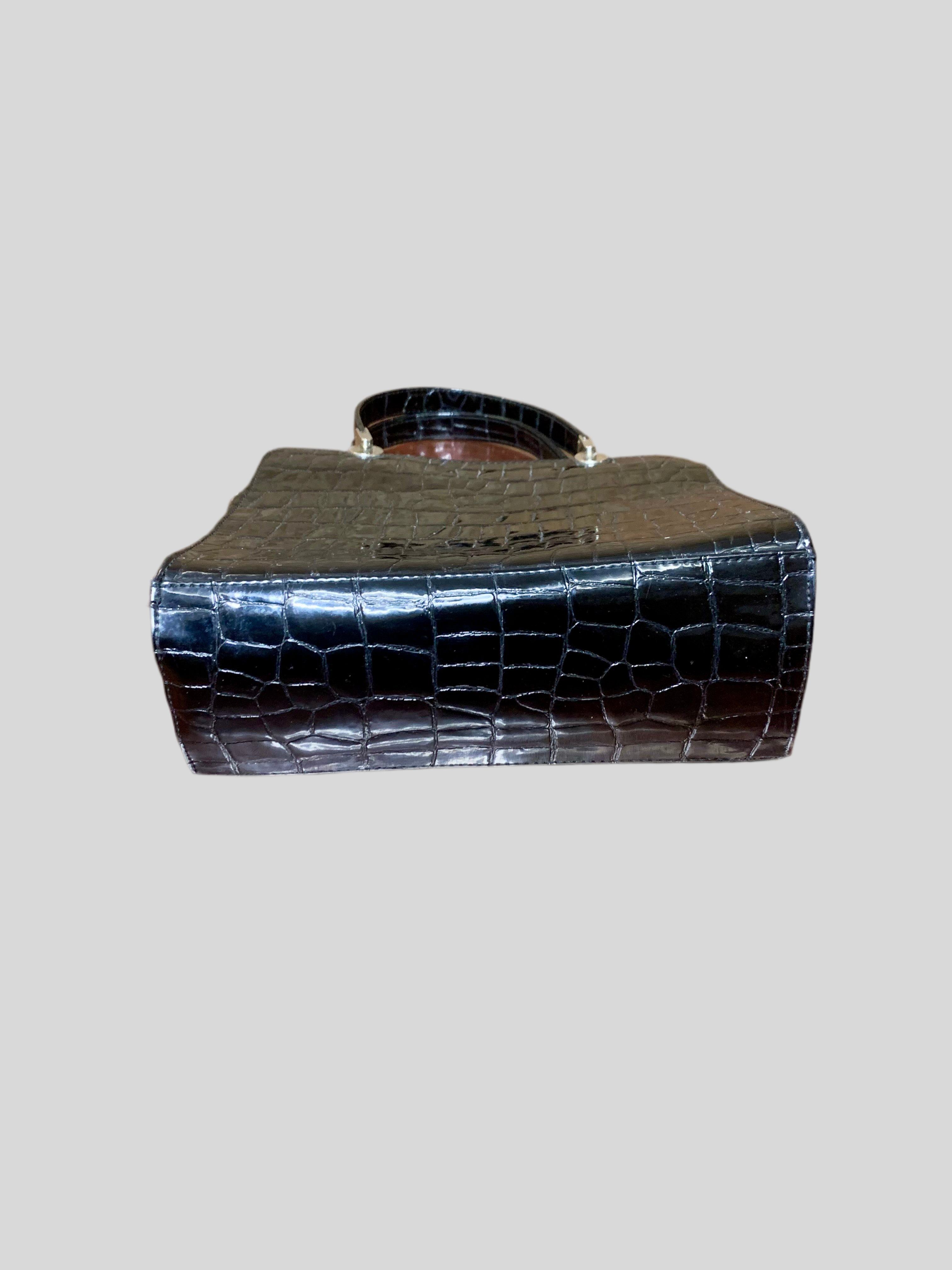 Sac à main noir effet croco vernis