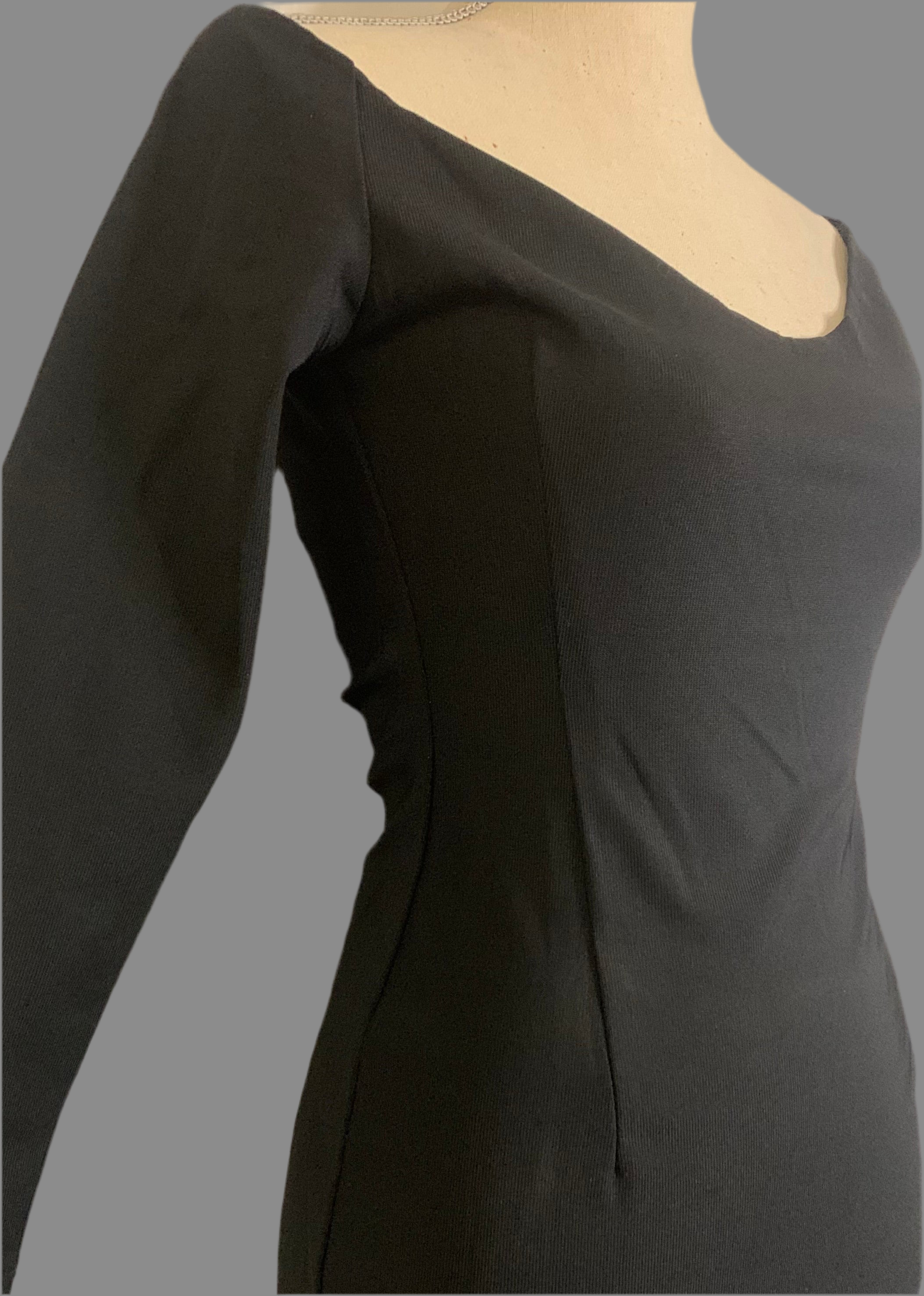 Robe Noire Vintage  – Épaules Dénudées –WINI