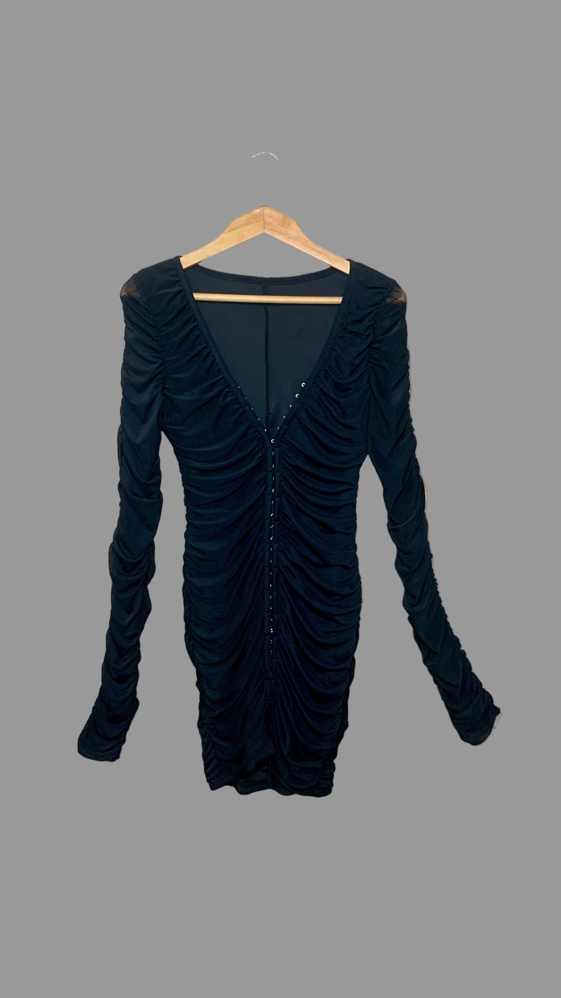 Mini-robe froncée noire à manches longues en tulle - petite