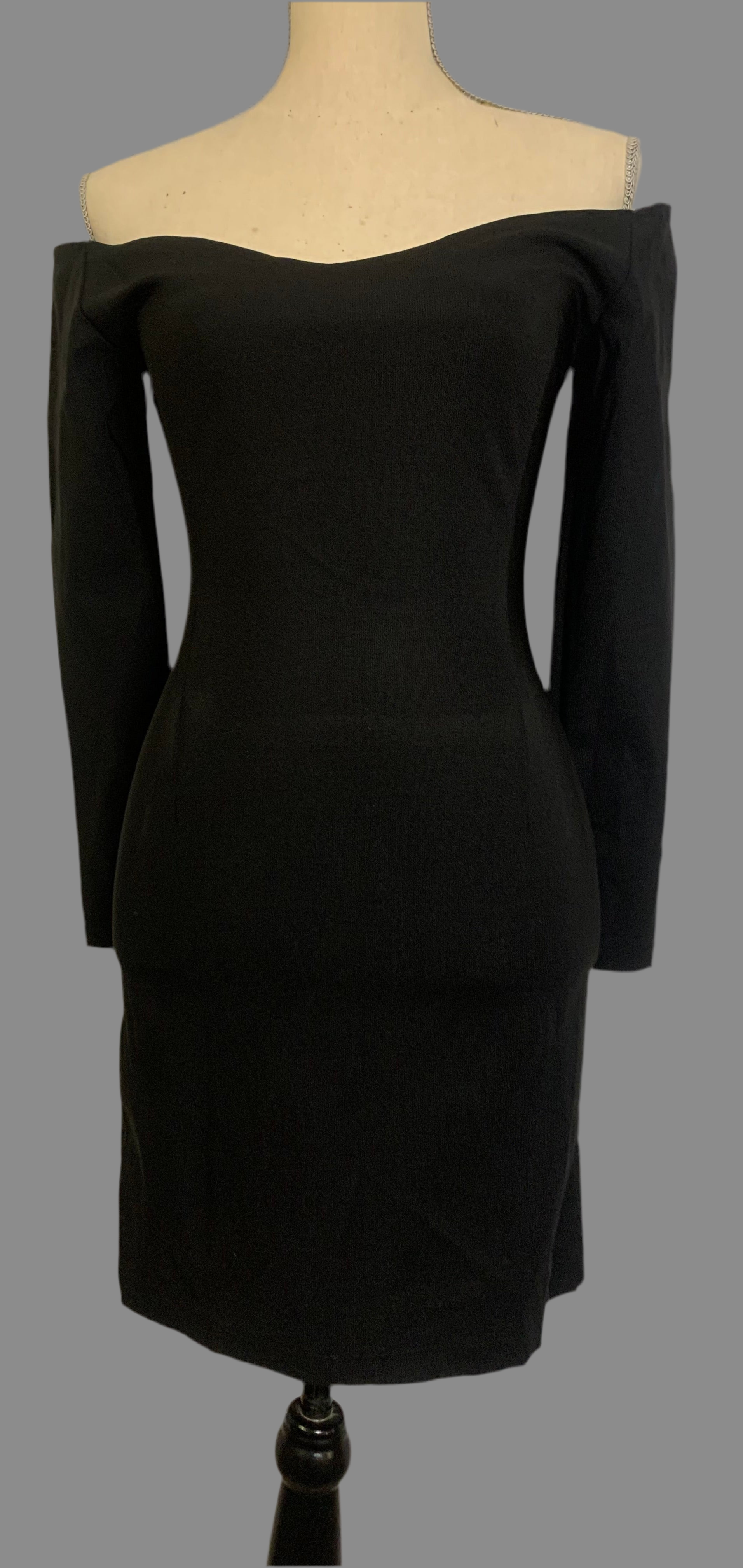 Robe Noire Vintage  – Épaules Dénudées –WINI