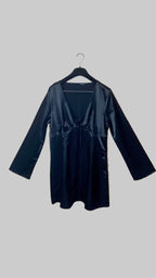 Robe courte satinée noire – H&M – Taille estimée L (convient aussi à un petit XL)