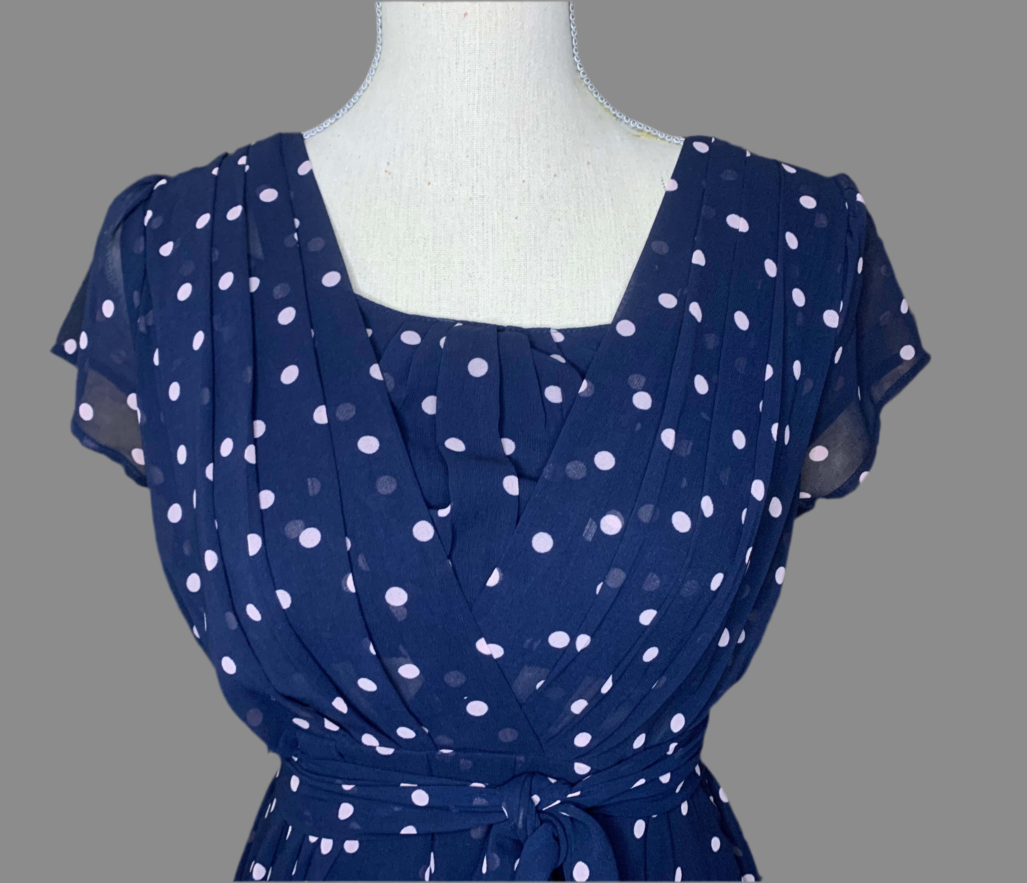 Robe bleu marine à pois roses – Séraphine