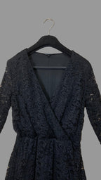 Robe noire en dentelle à volants – mbyM – Taille S / 36