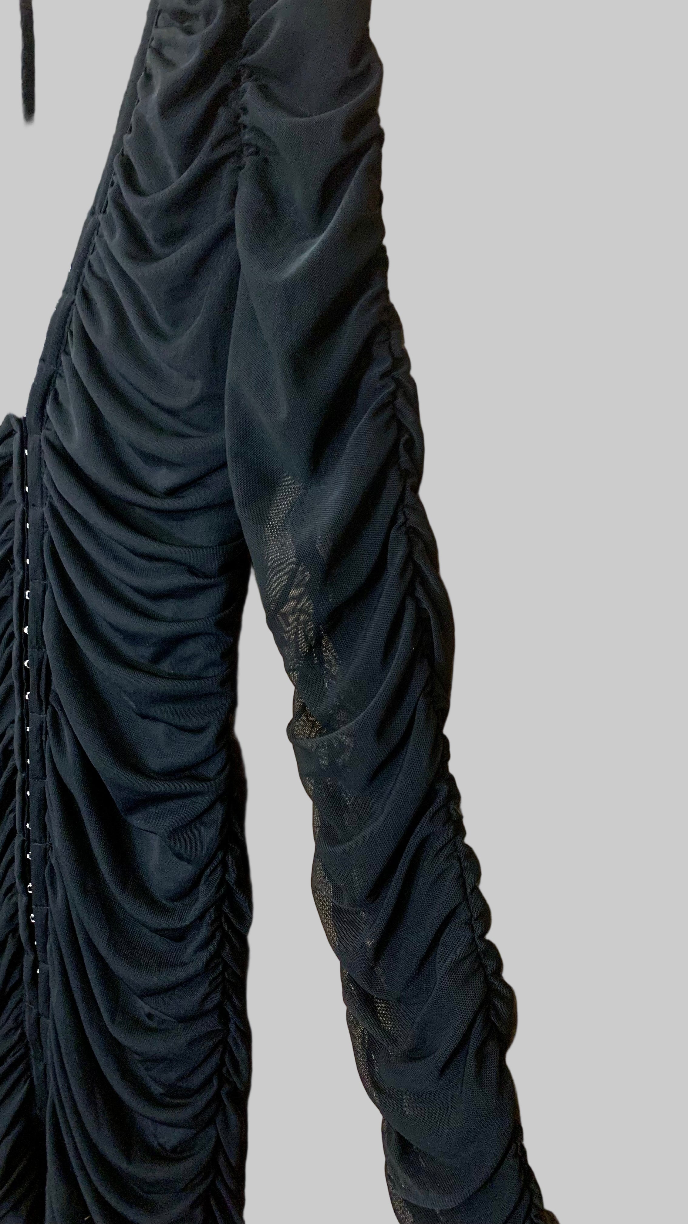 Mini-robe froncée noire à manches longues en tulle - petite