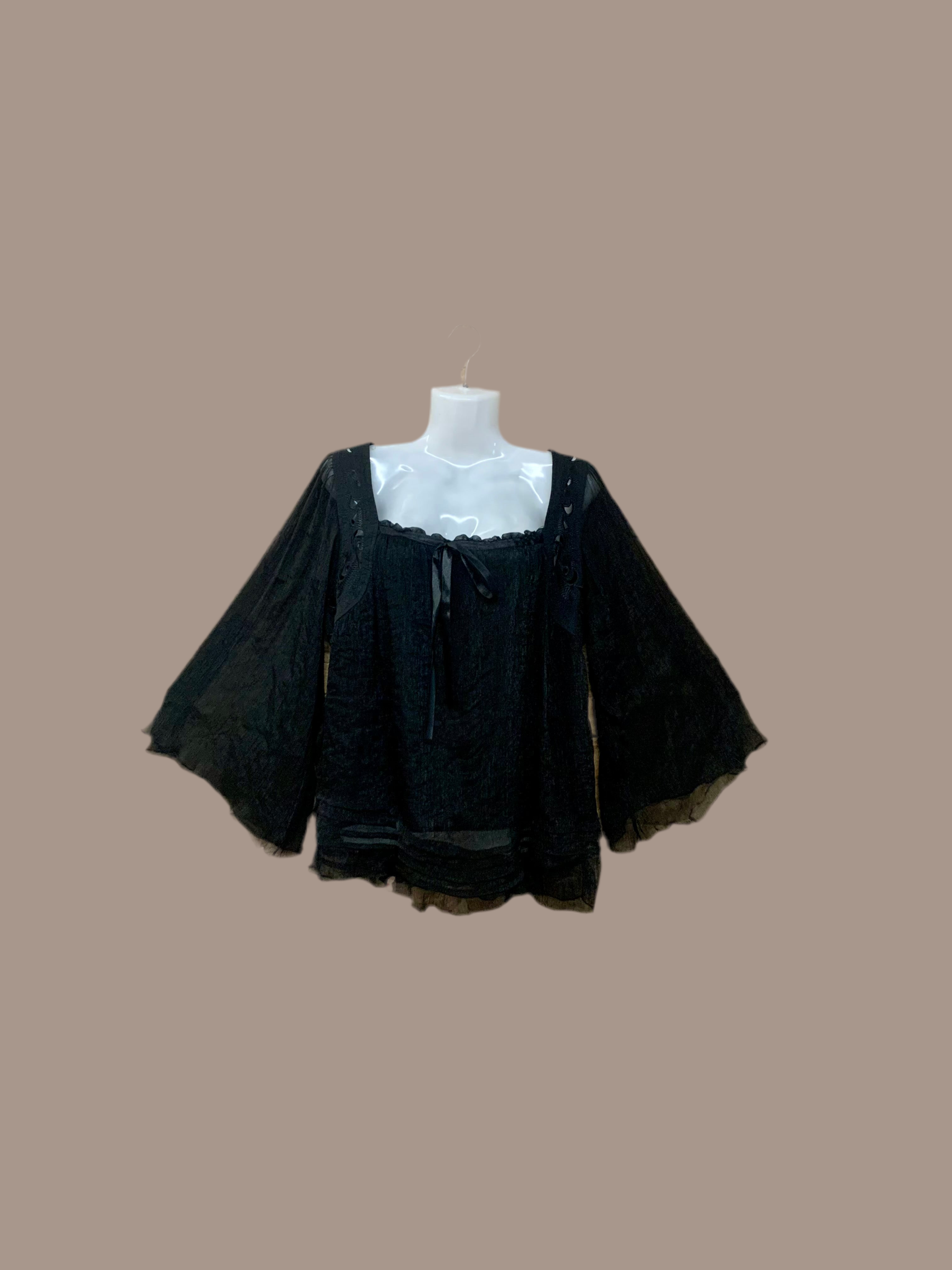 Blouse noire ajourée