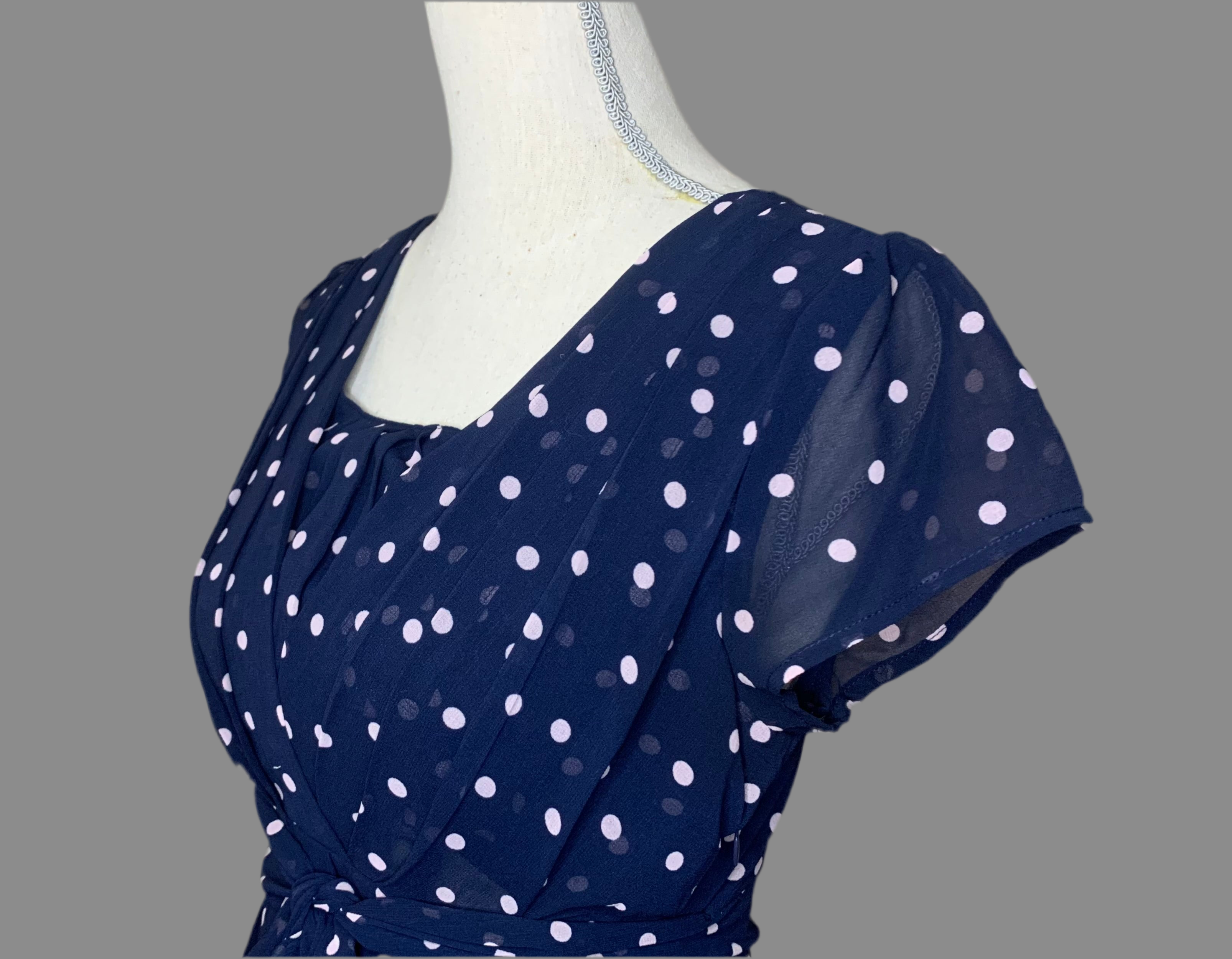 Robe bleu marine à pois roses – Séraphine
