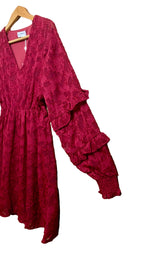 Robe courte en voile texturé grenat – Lofty Manner