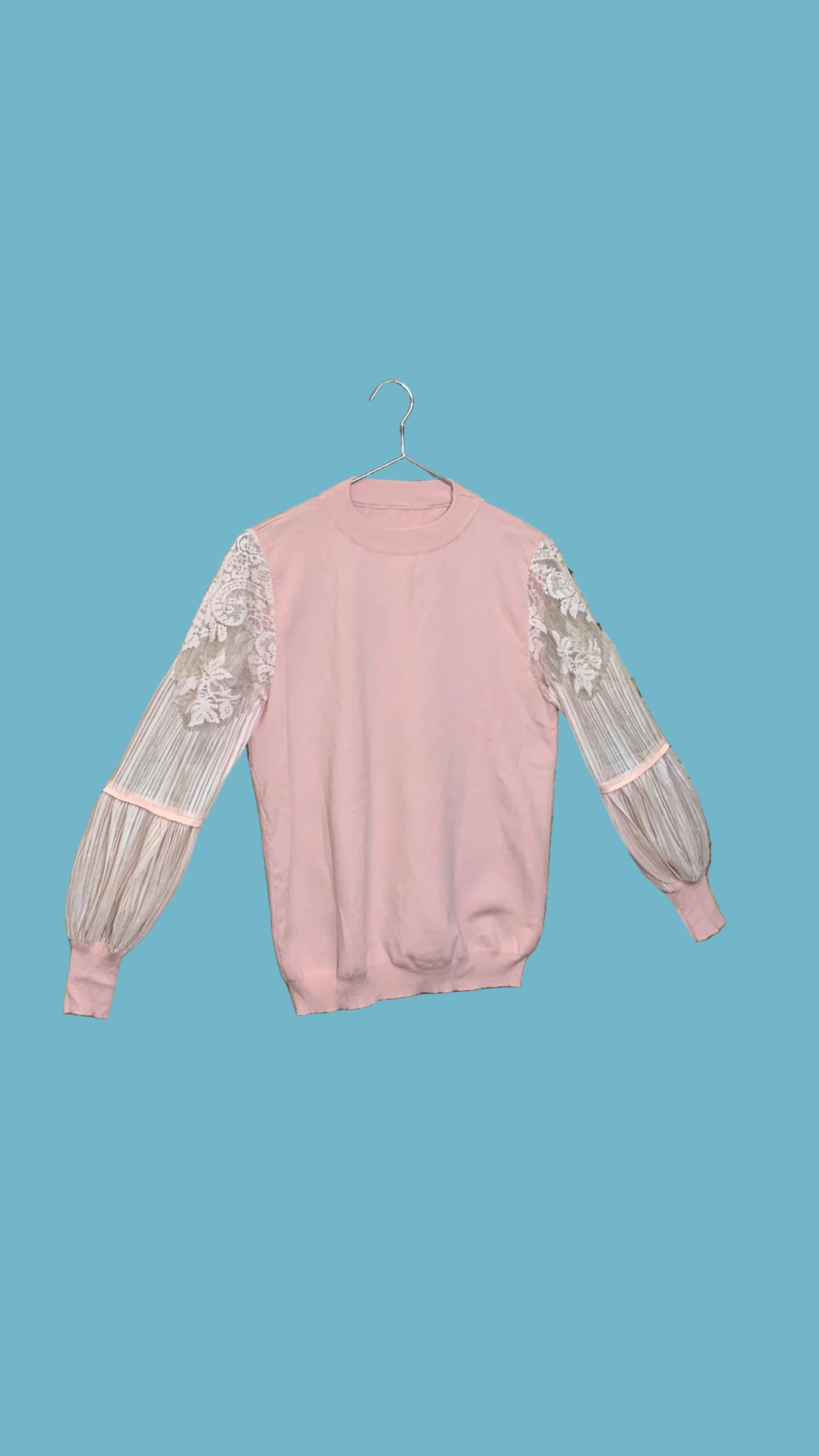 Pull rose en maille et manches en dentelle – Taille estimée M