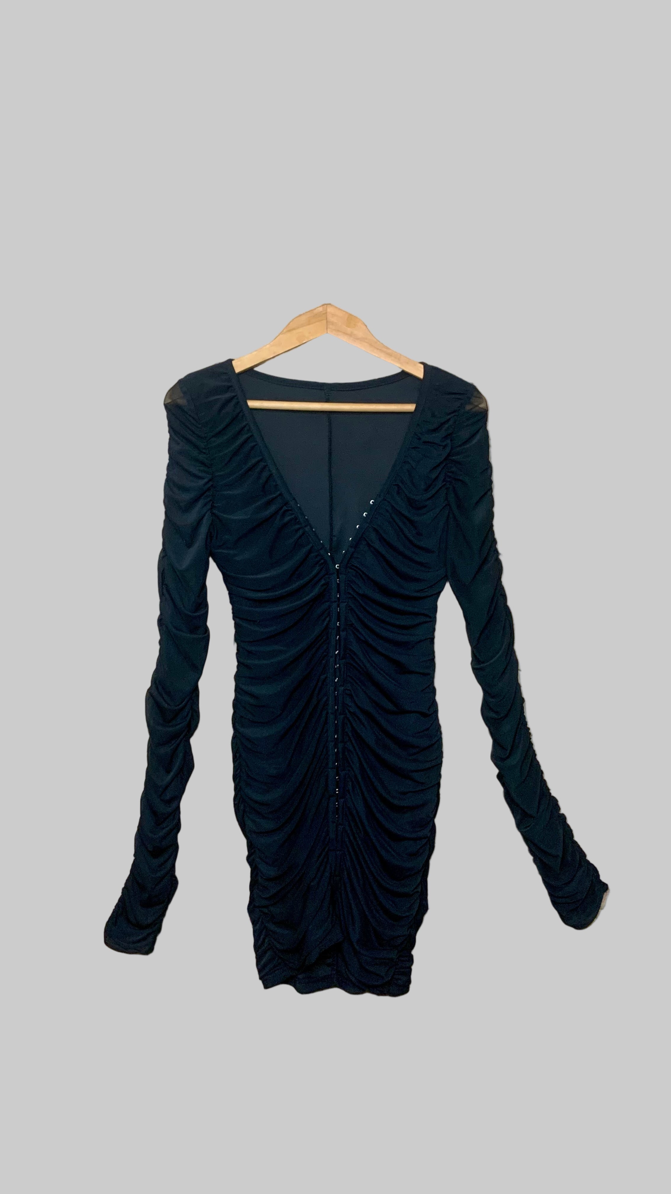 Mini-robe froncée noire à manches longues en tulle - petite
