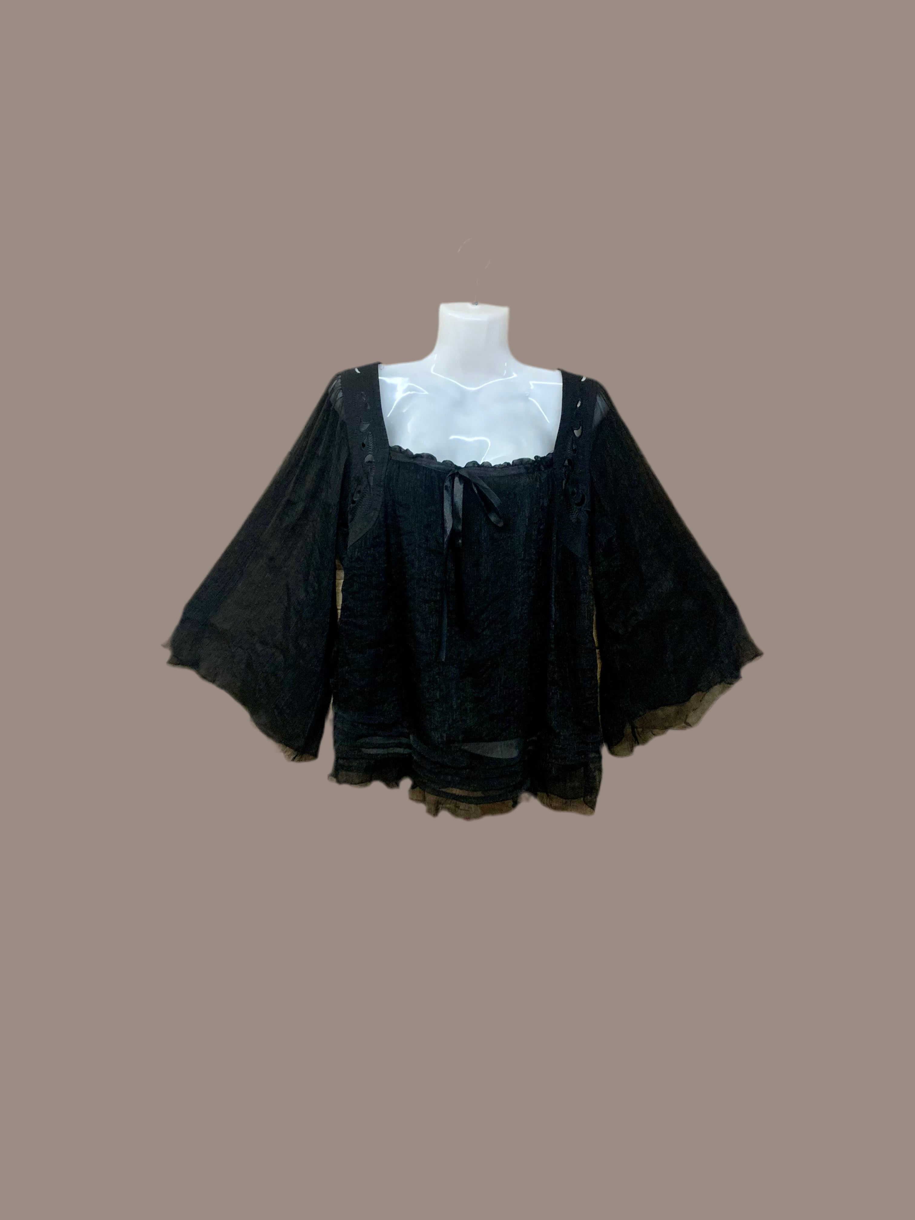 Blouse noire ajourée