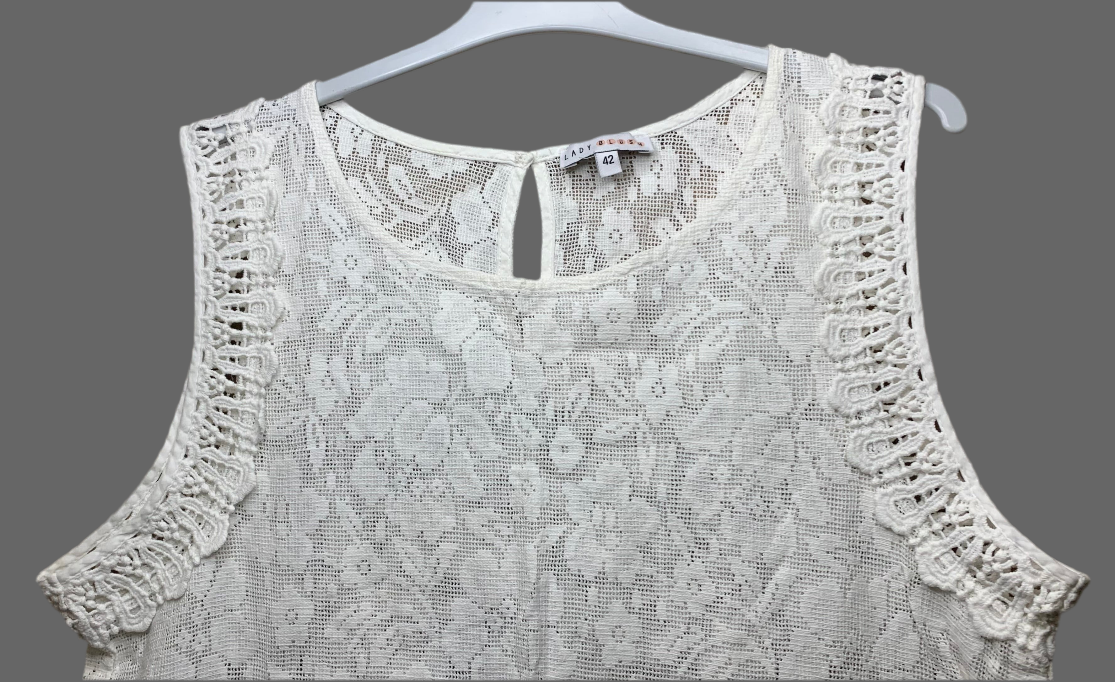 Blouse sans manches en dentelle