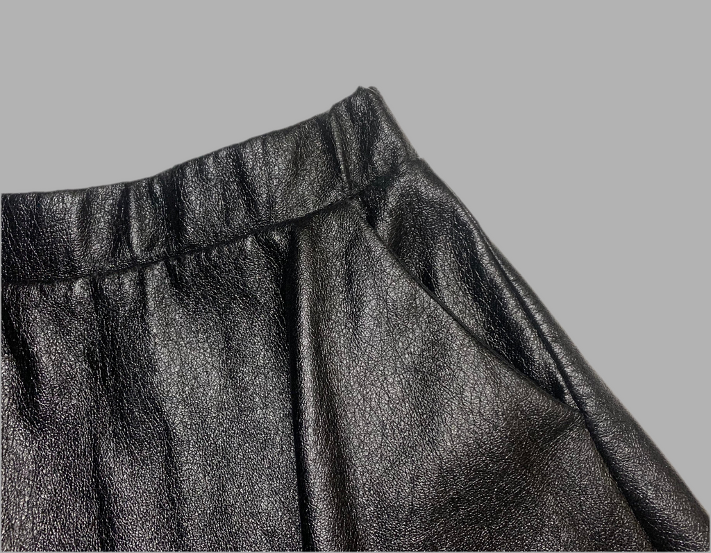 Jupe patineuse effet cuir noir - Voyelles
