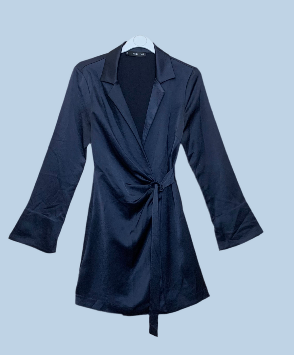 Robe portefeuille satinée bleu nuit – Mango