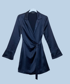 Robe portefeuille satinée bleu nuit – Mango