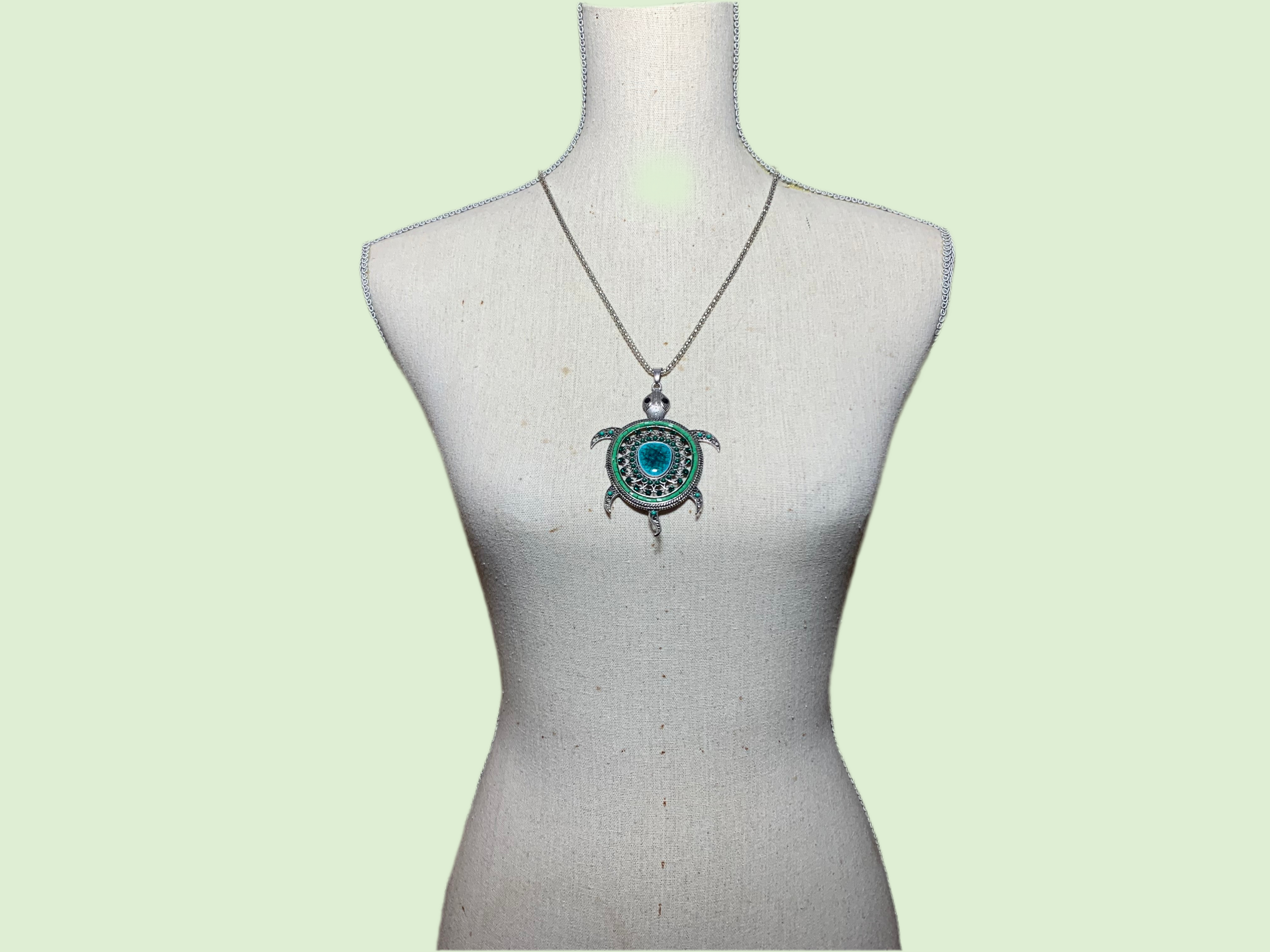 Collier pendentif tortue marine argentée - pierre turquoise