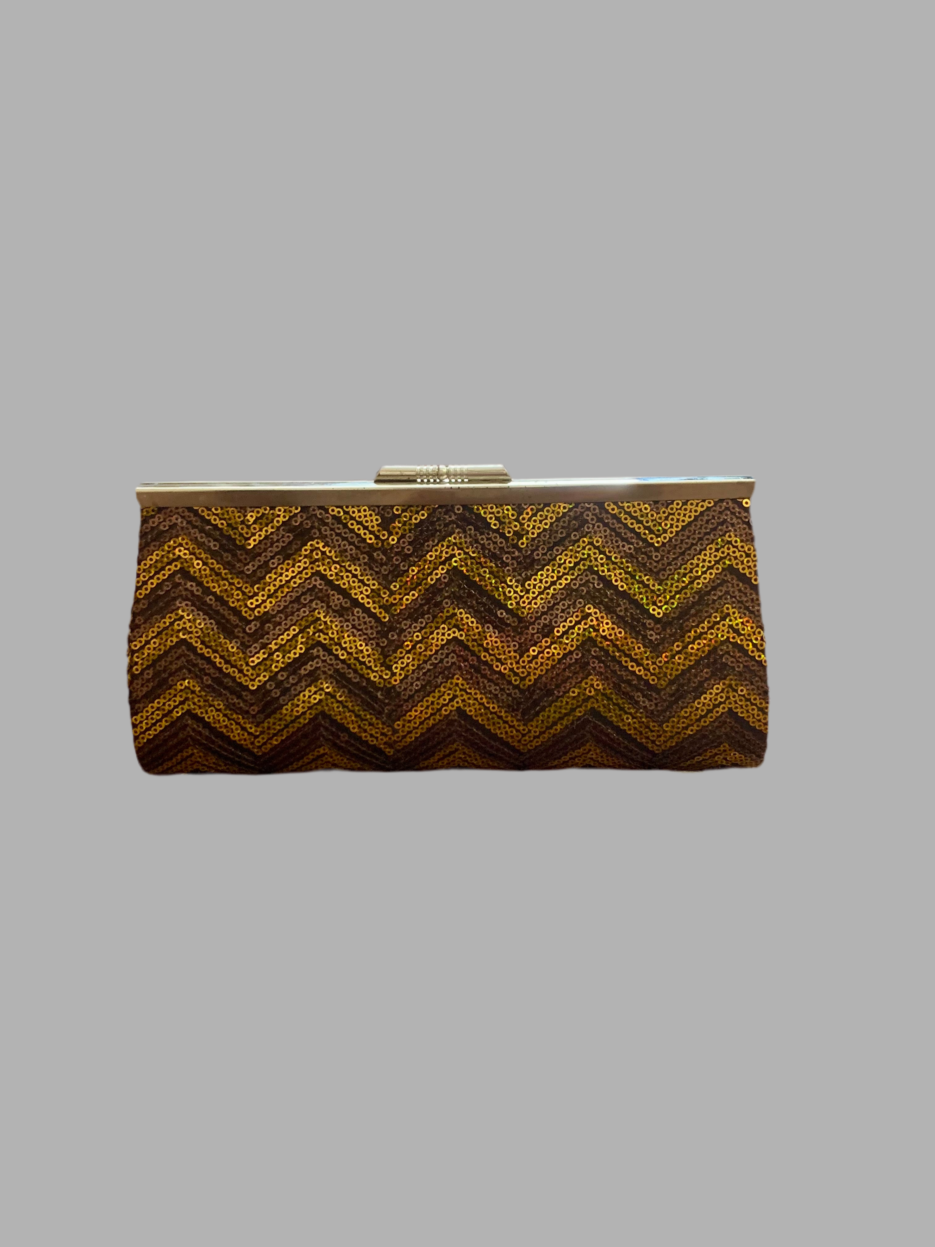 Sac pochette doré et marron à sequins – motif géométrique chevrons