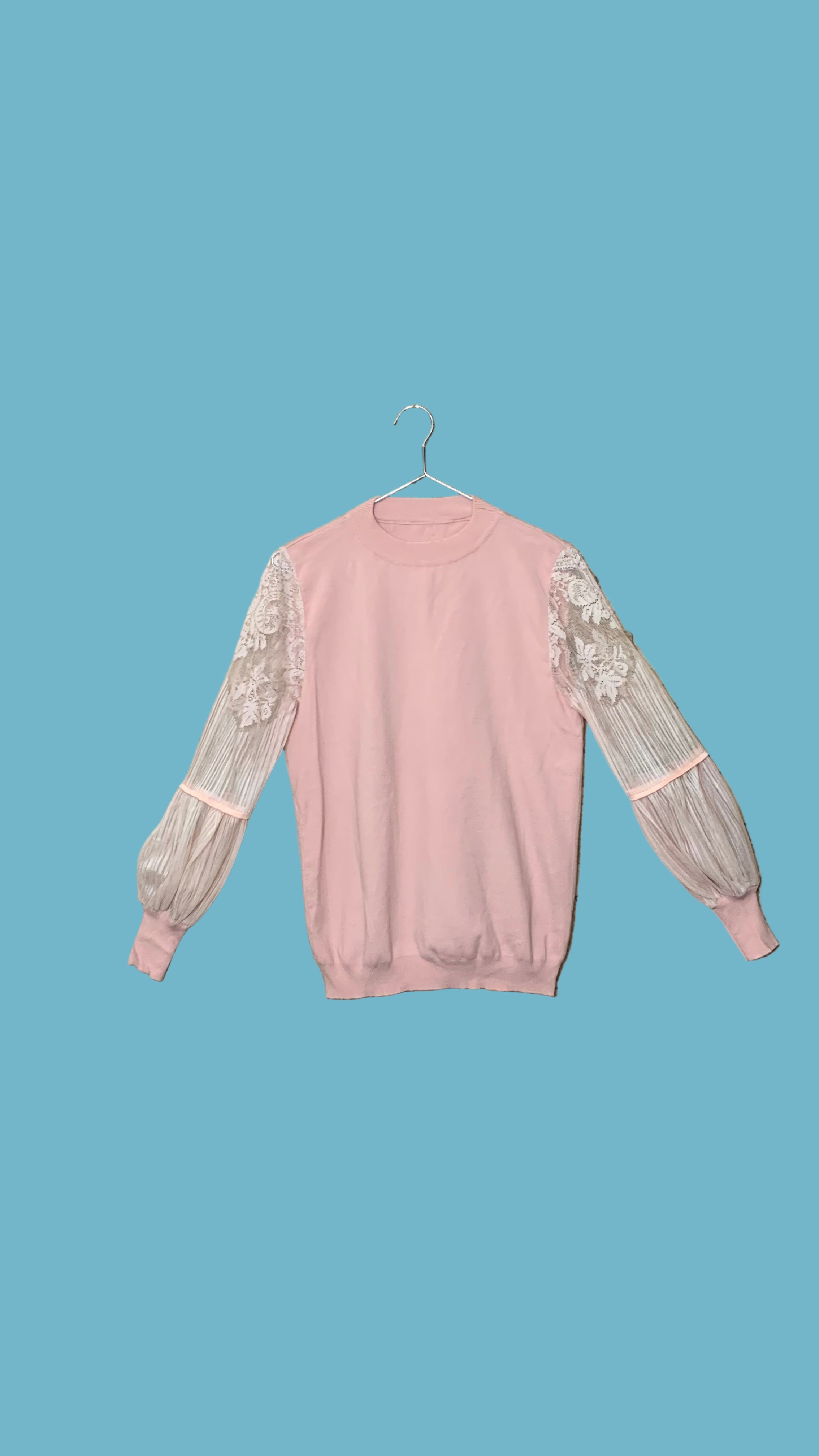 Pull rose en maille et manches en dentelle – Taille estimée M