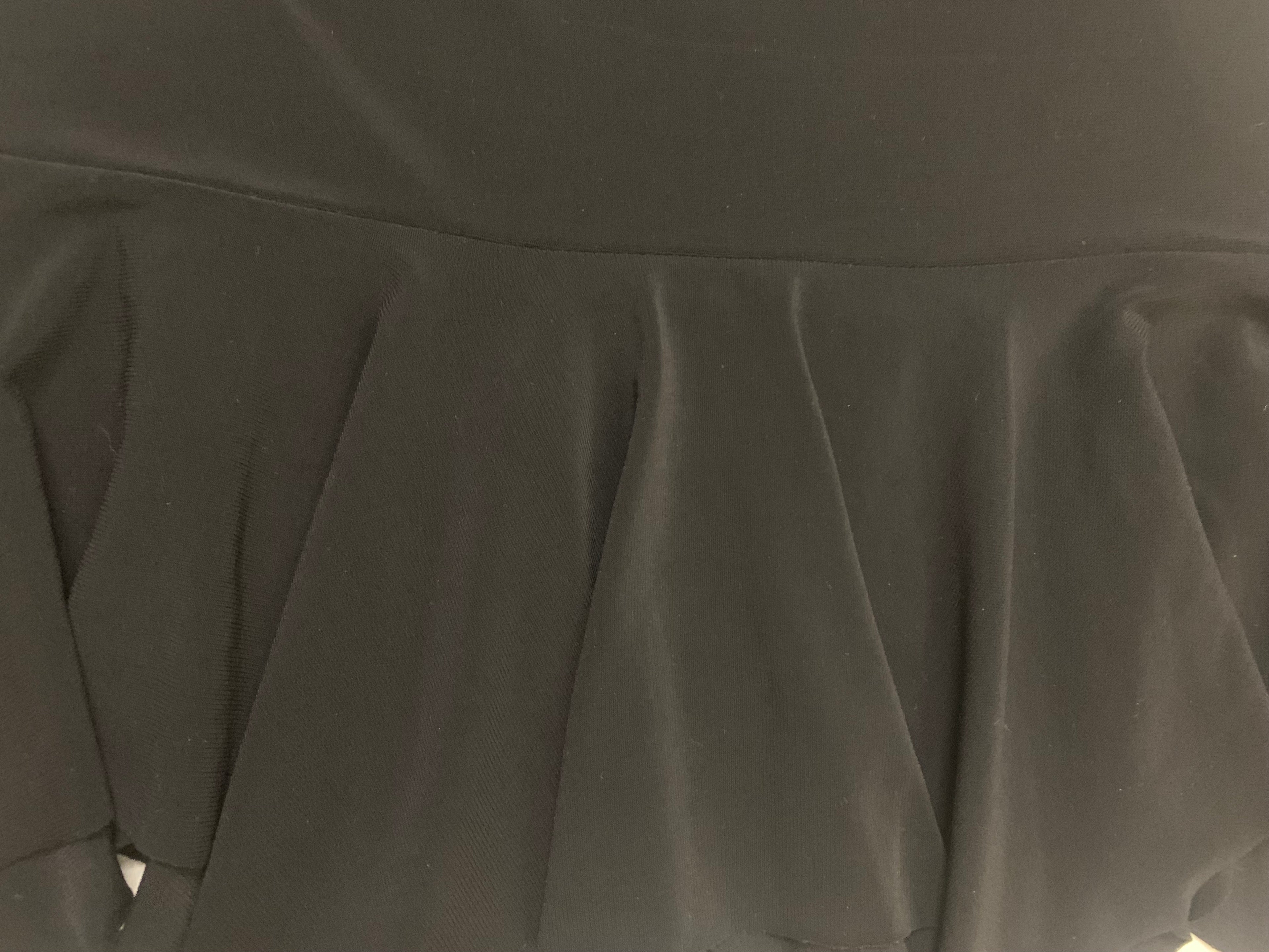 Mini-jupe noire asymétrique