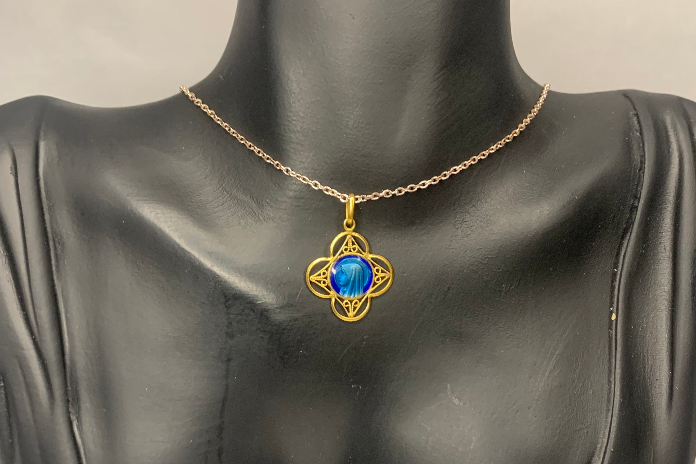Pendentif Religieux