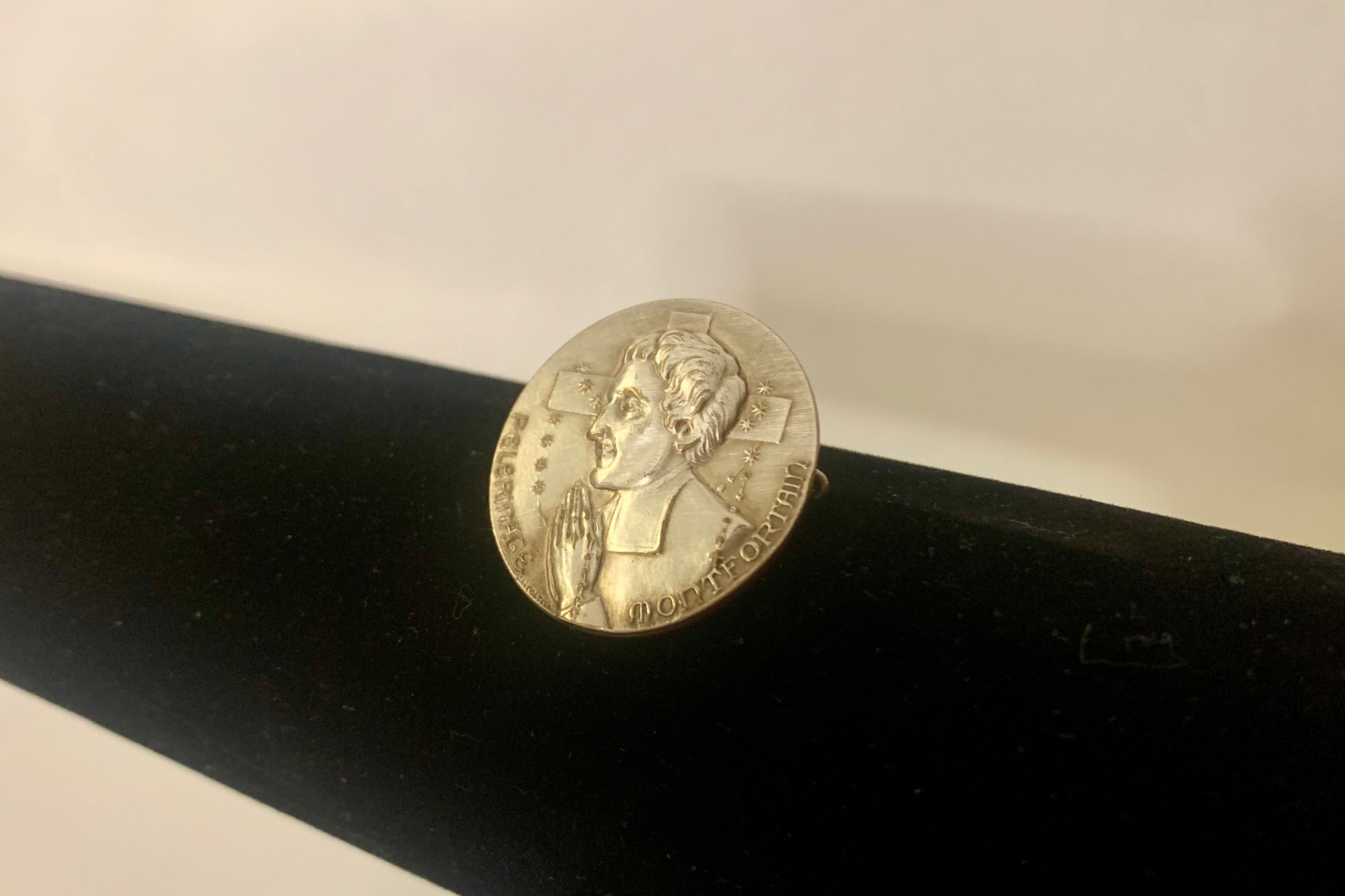 Broche religieuse