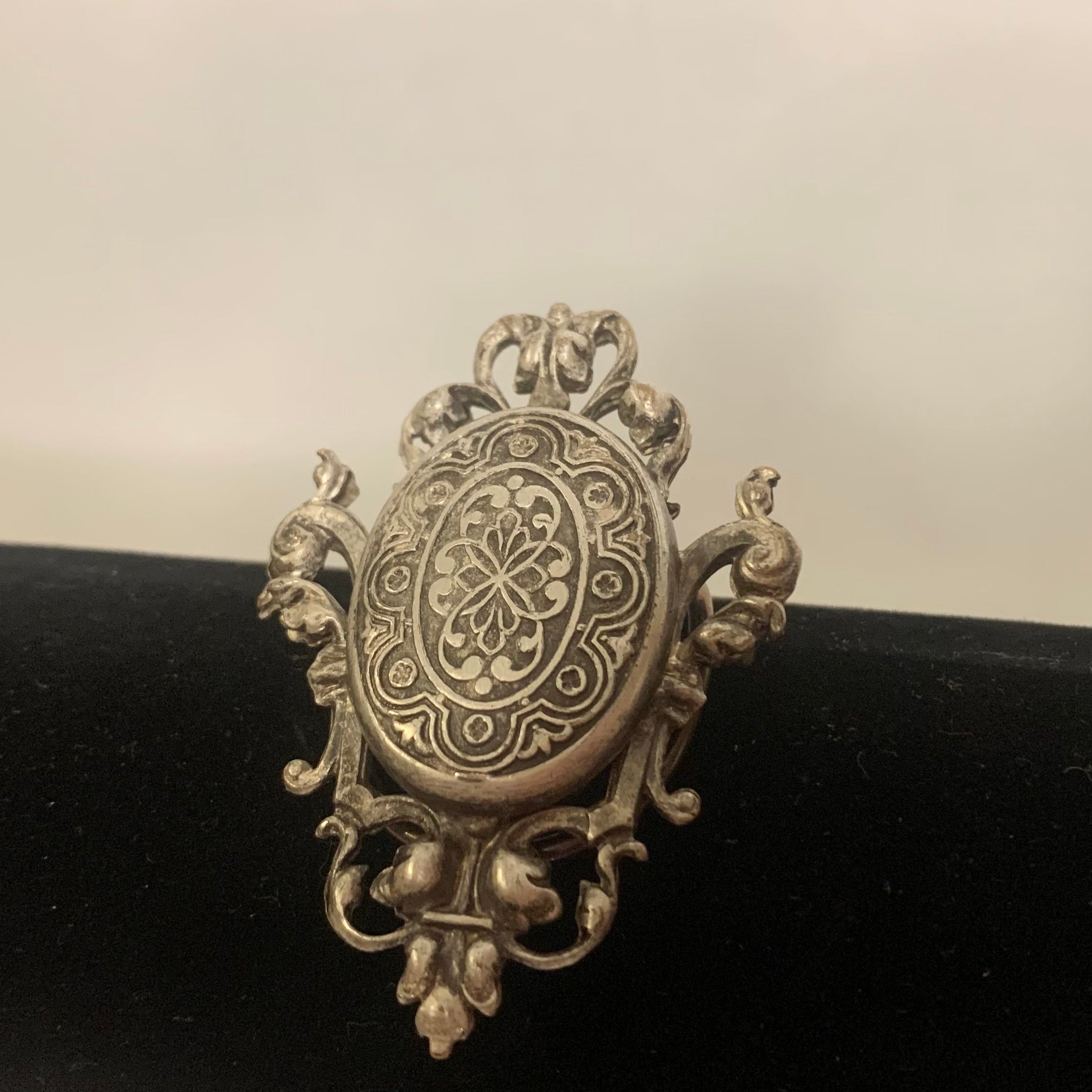 Broche Arabesque Ancienne